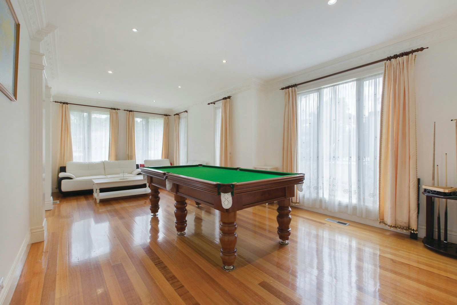 8 Rose Avenue, Surrey Hills, VIC