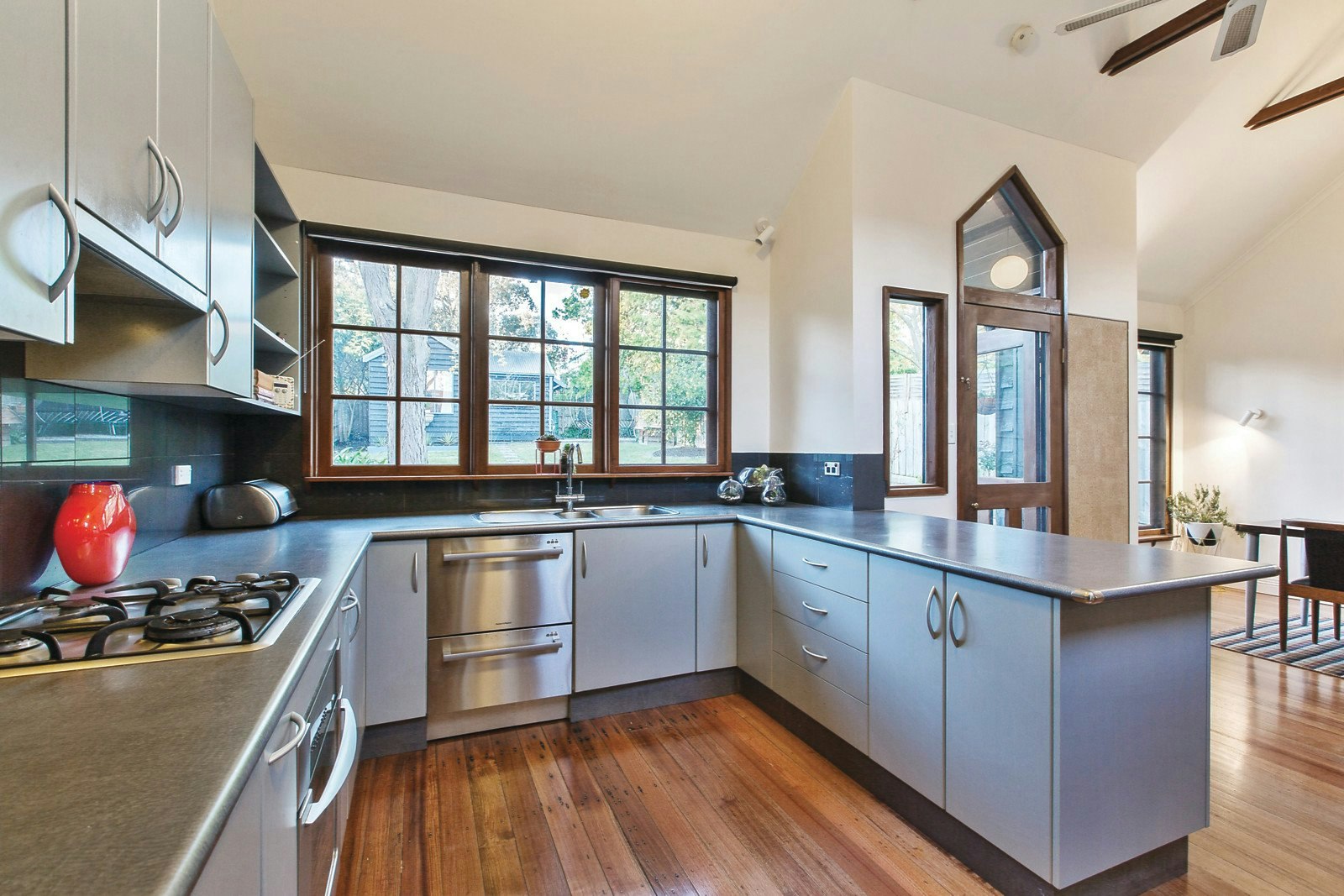 95 Guildford Road, Surrey Hills, VIC