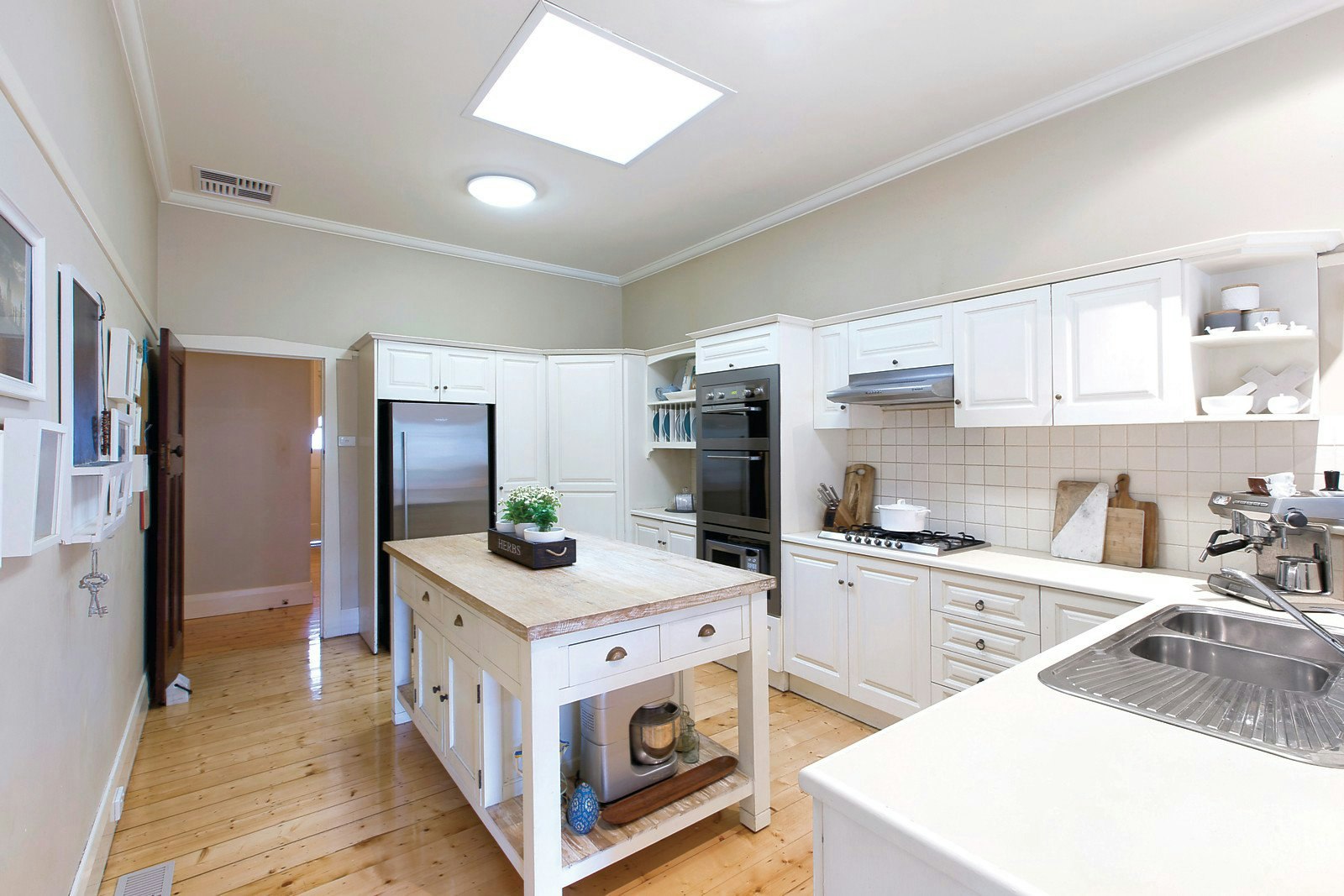 19 Mills Street, Glen Iris, VIC