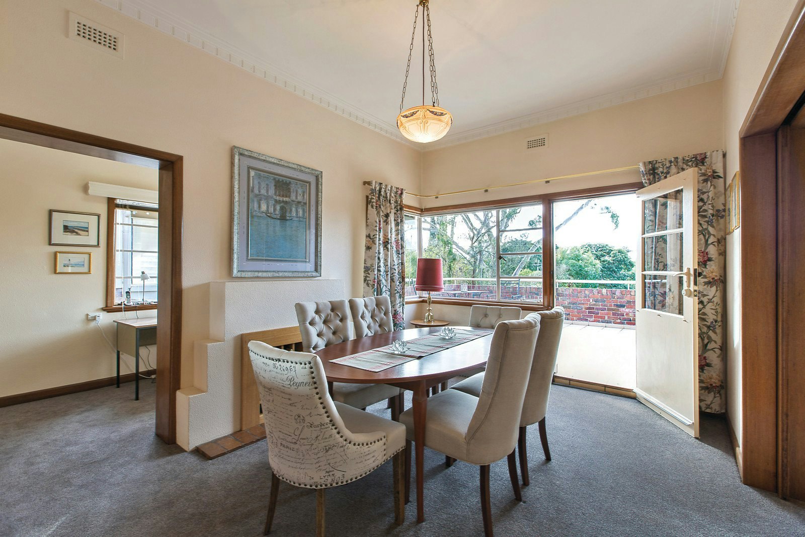 9 Carlyle Crescent, Mont Albert, VIC