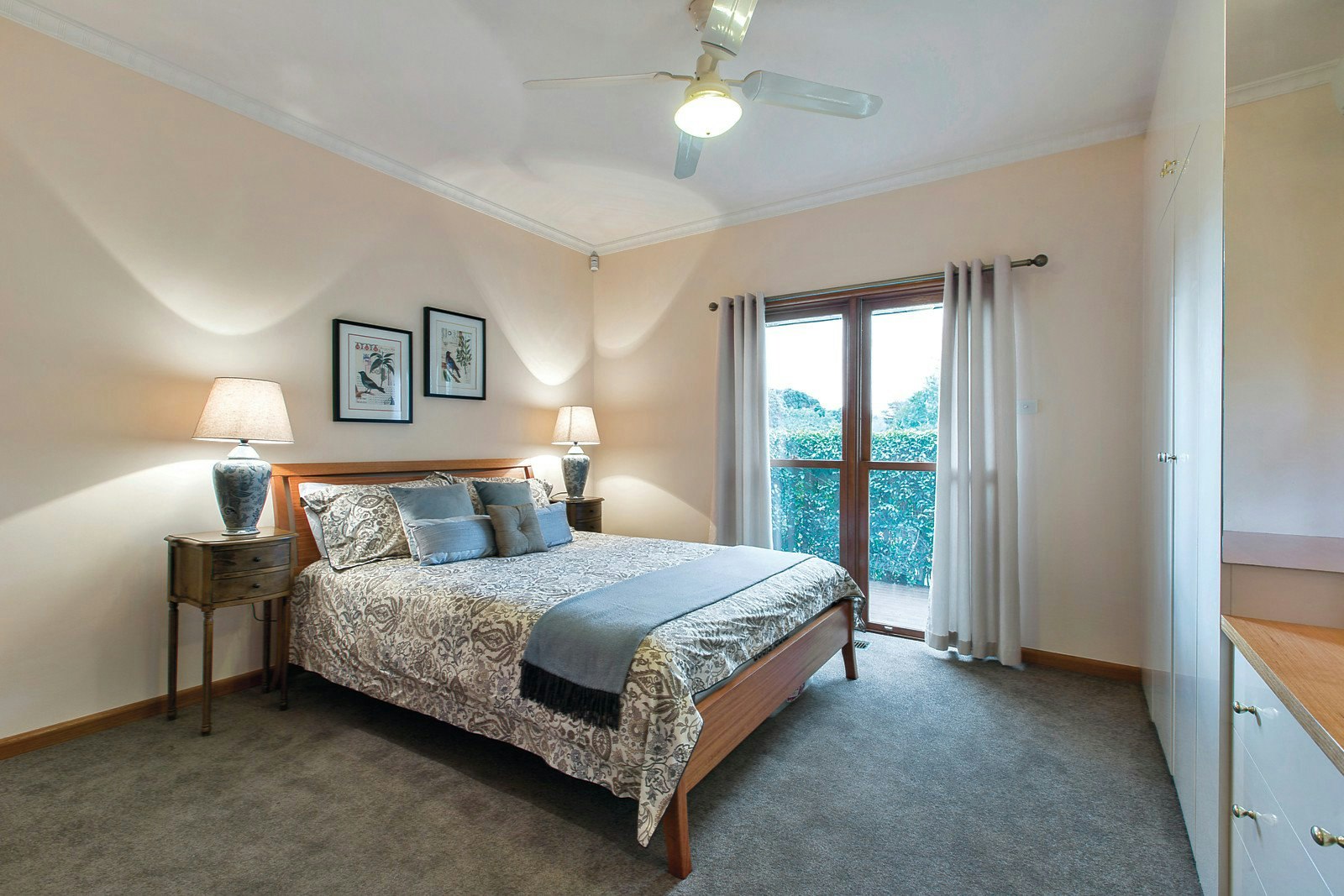 9 Carlyle Crescent, Mont Albert, VIC