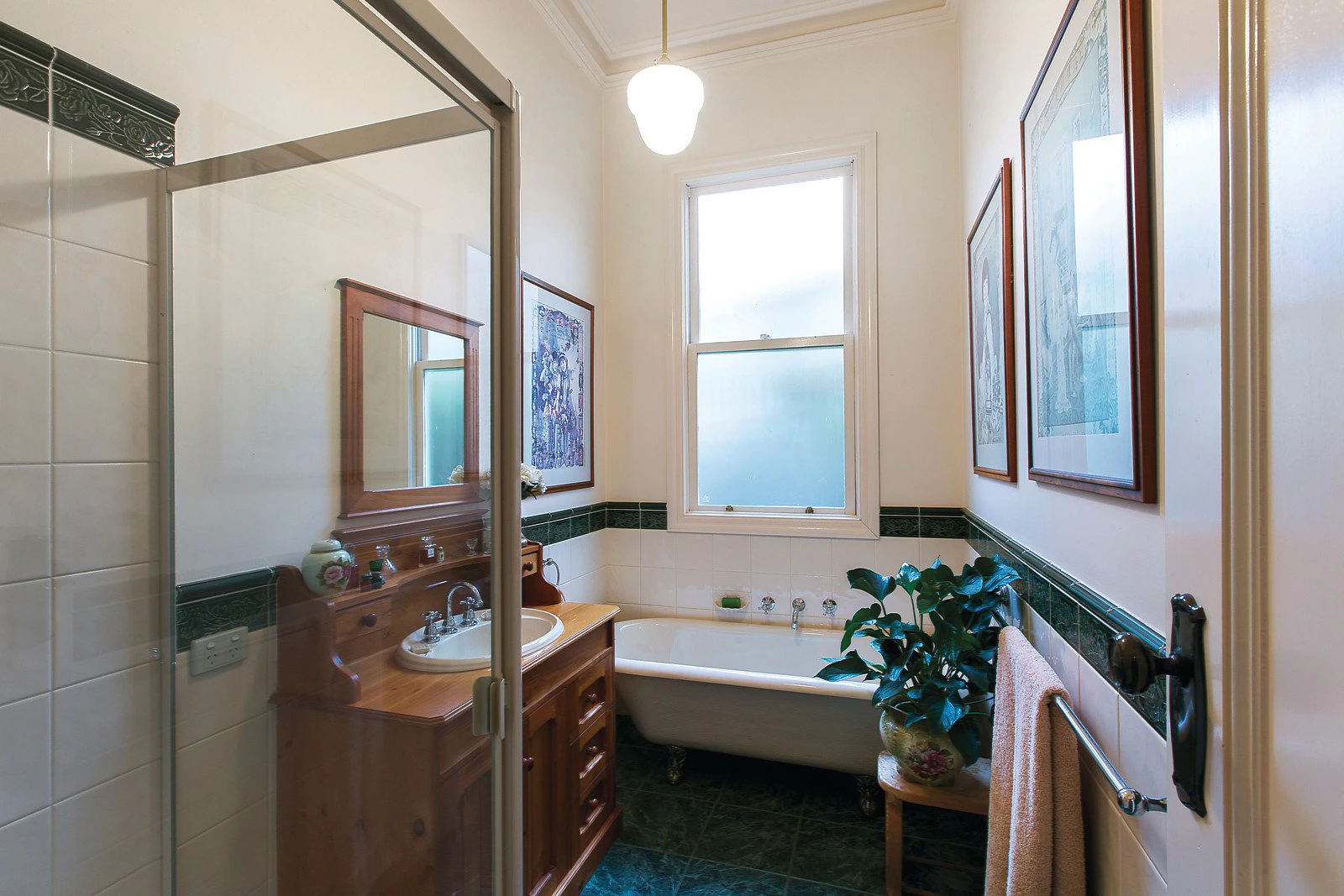13 Clarence Street, Malvern East, VIC