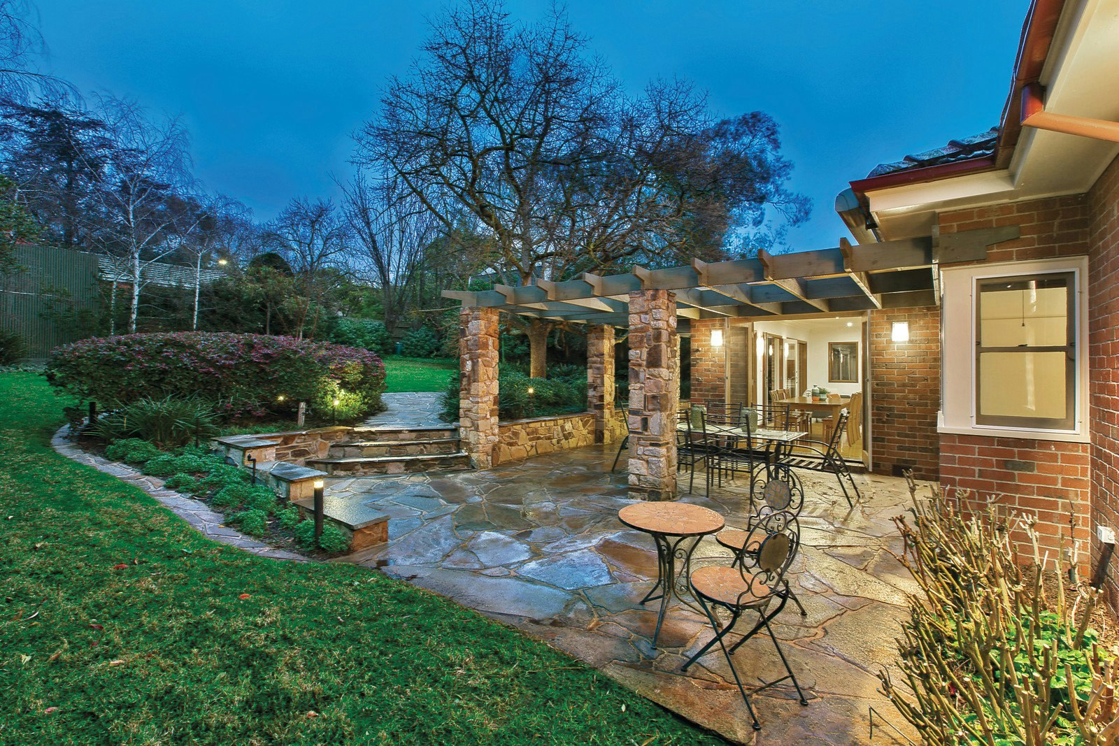 9 Carlyle Crescent, Mont Albert, VIC