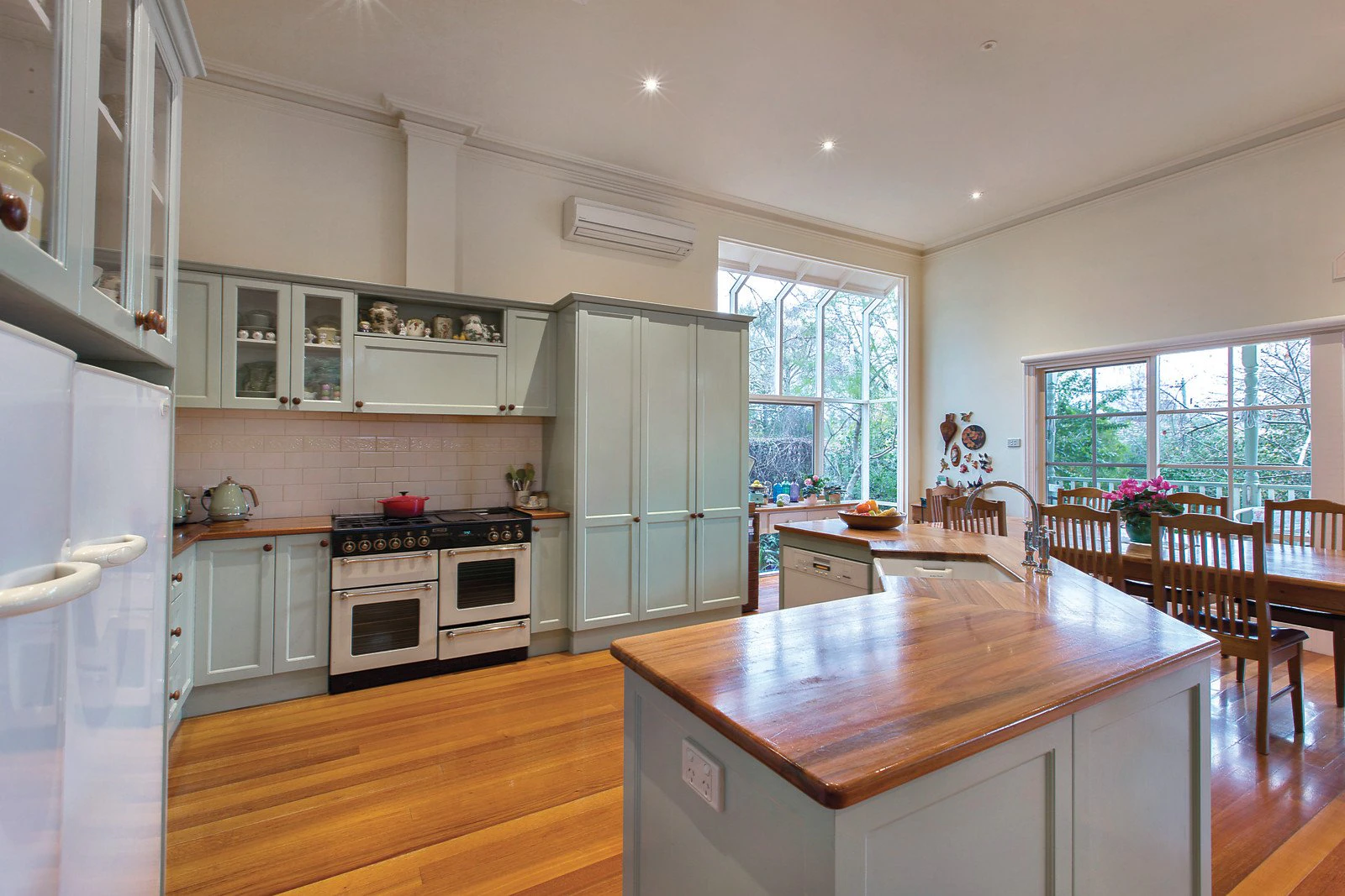 13 Clarence Street, Malvern East, VIC