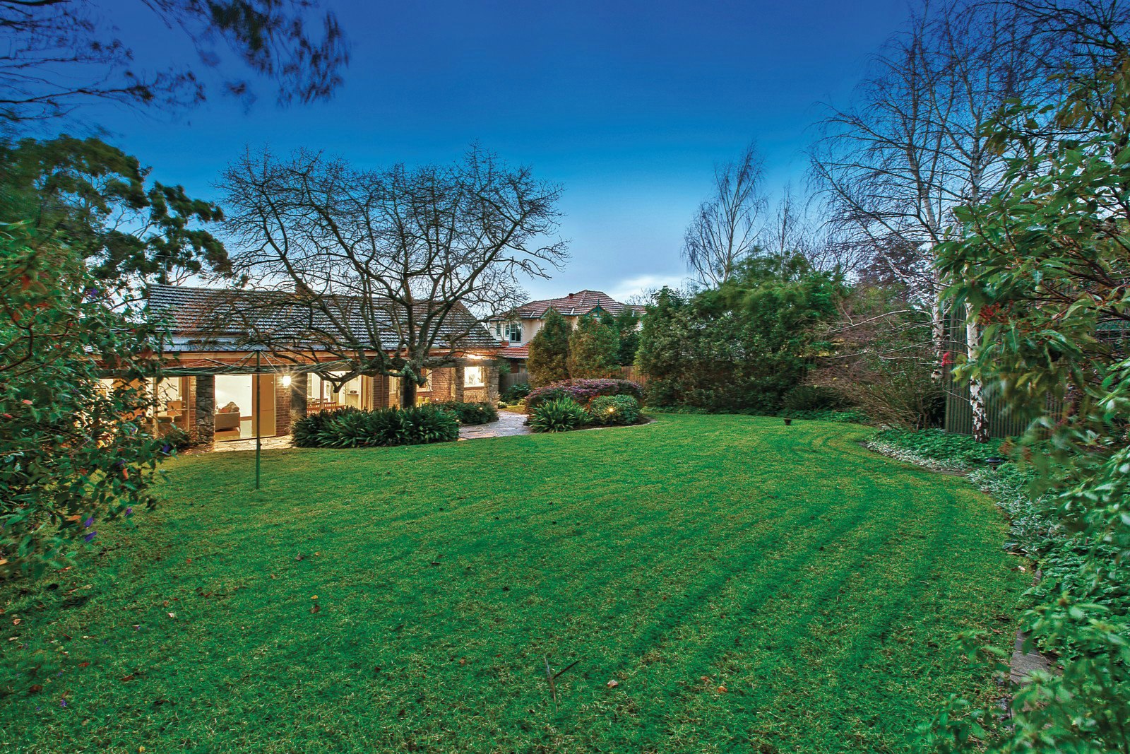 9 Carlyle Crescent, Mont Albert, VIC