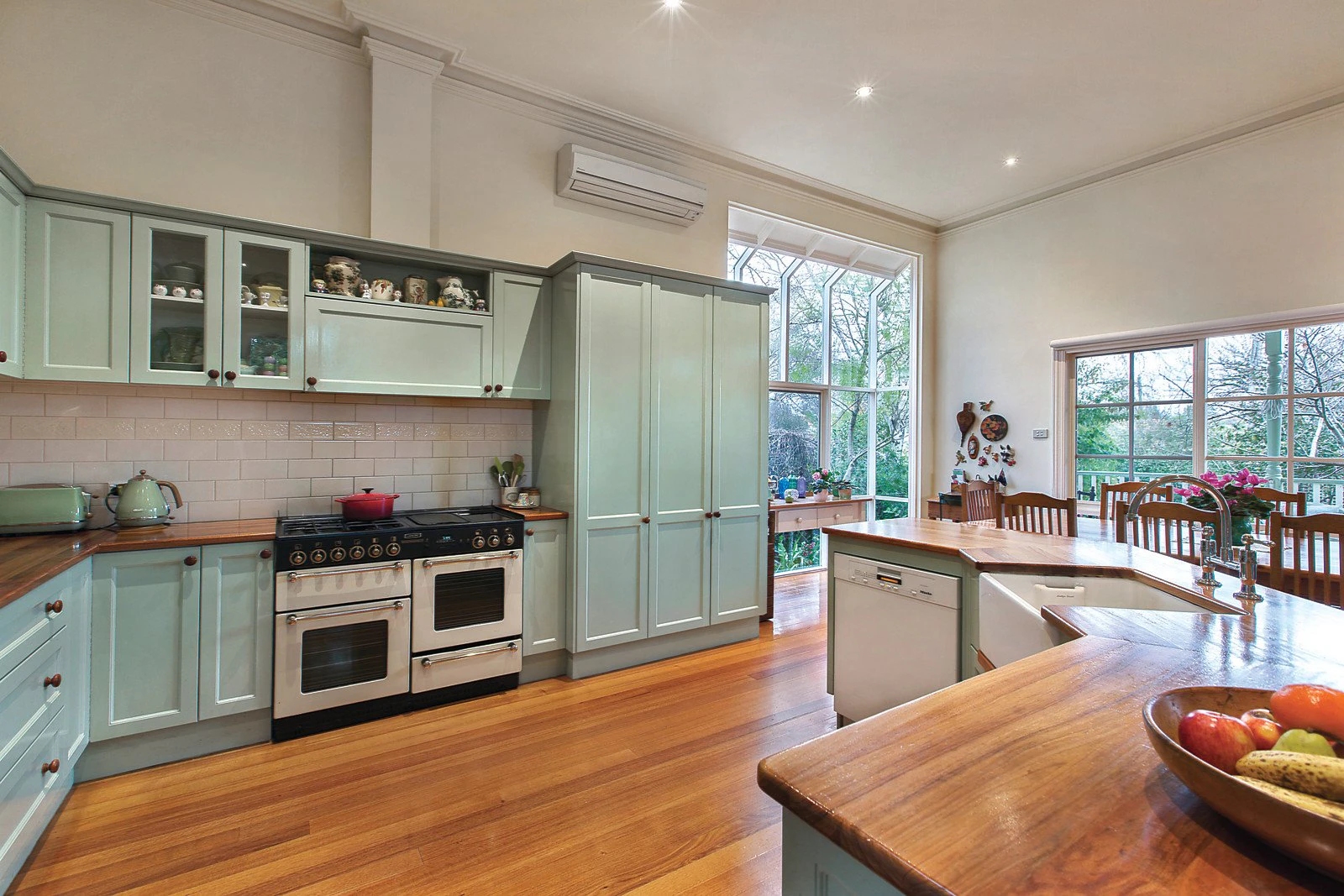 13 Clarence Street, Malvern East, VIC