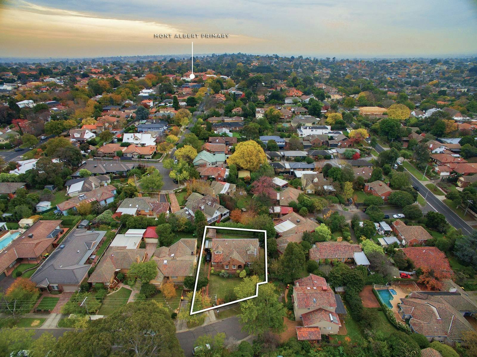 9 Hotham Court, Mont Albert, VIC