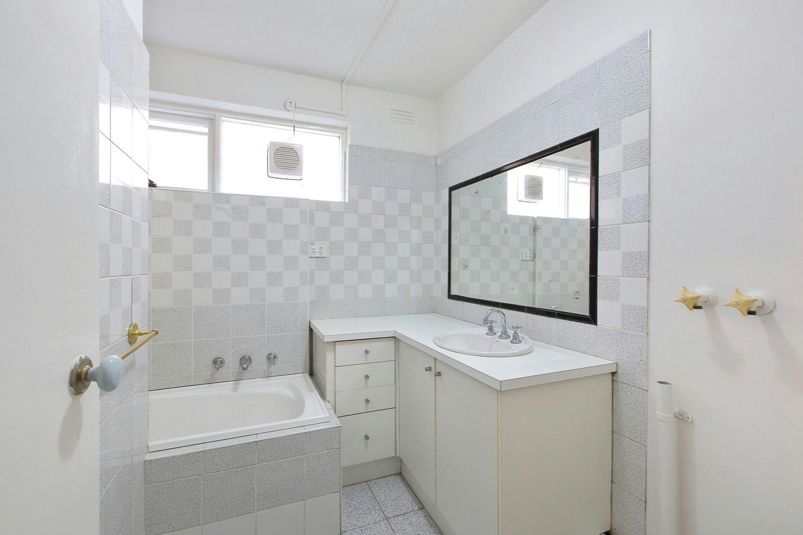 2/63 Carlisle Street, St Kilda, VIC