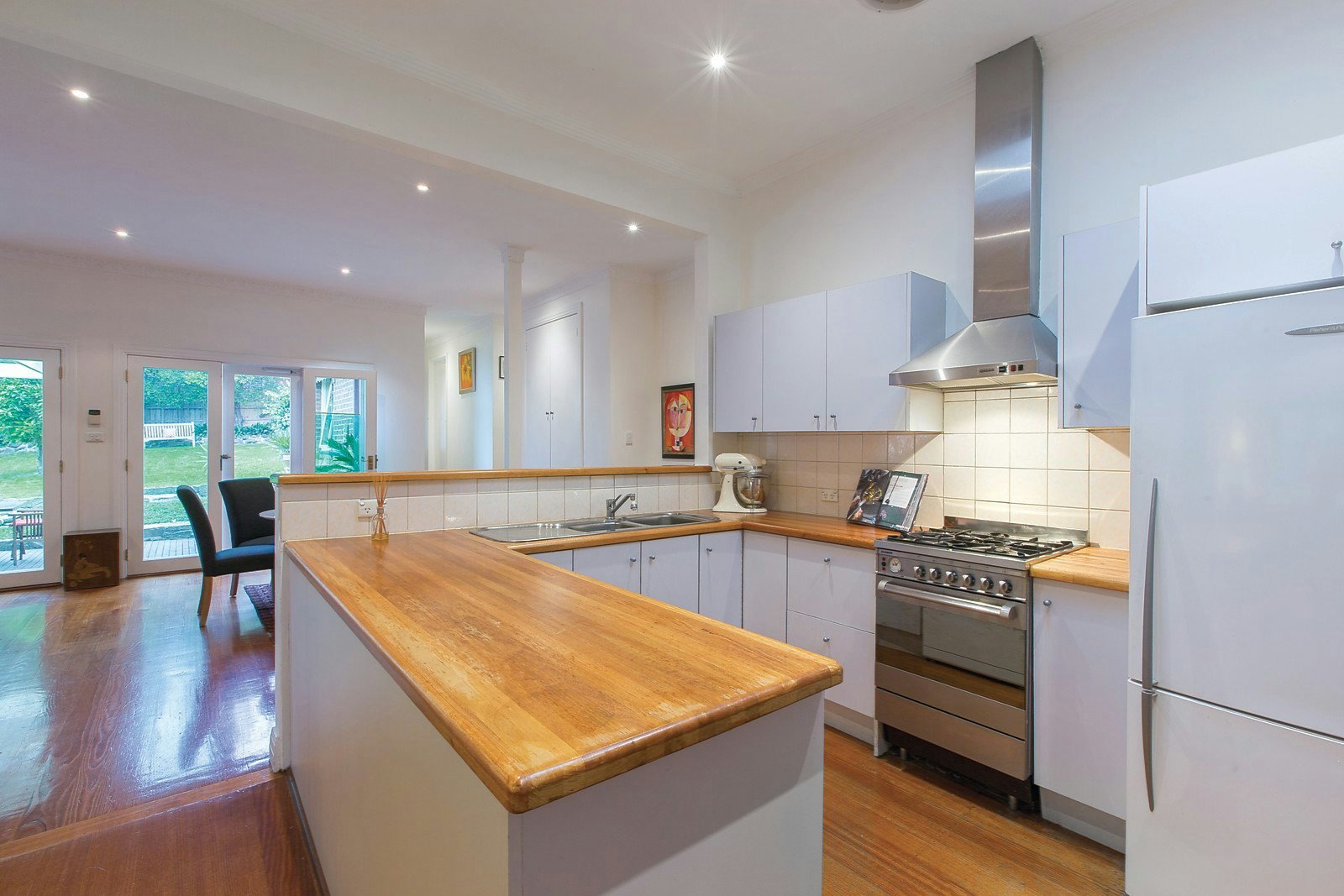 37 Valley Parade, Glen Iris, VIC