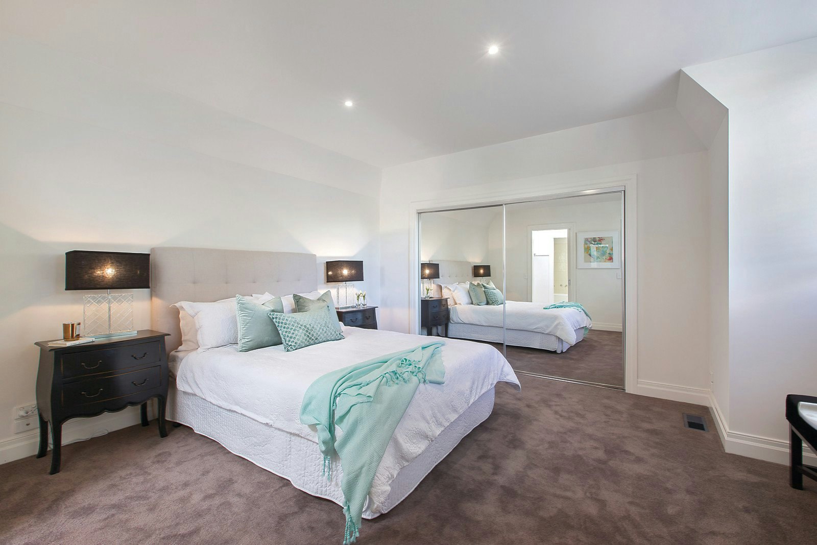 2/55 Strabane Avenue, Mont Albert North, VIC