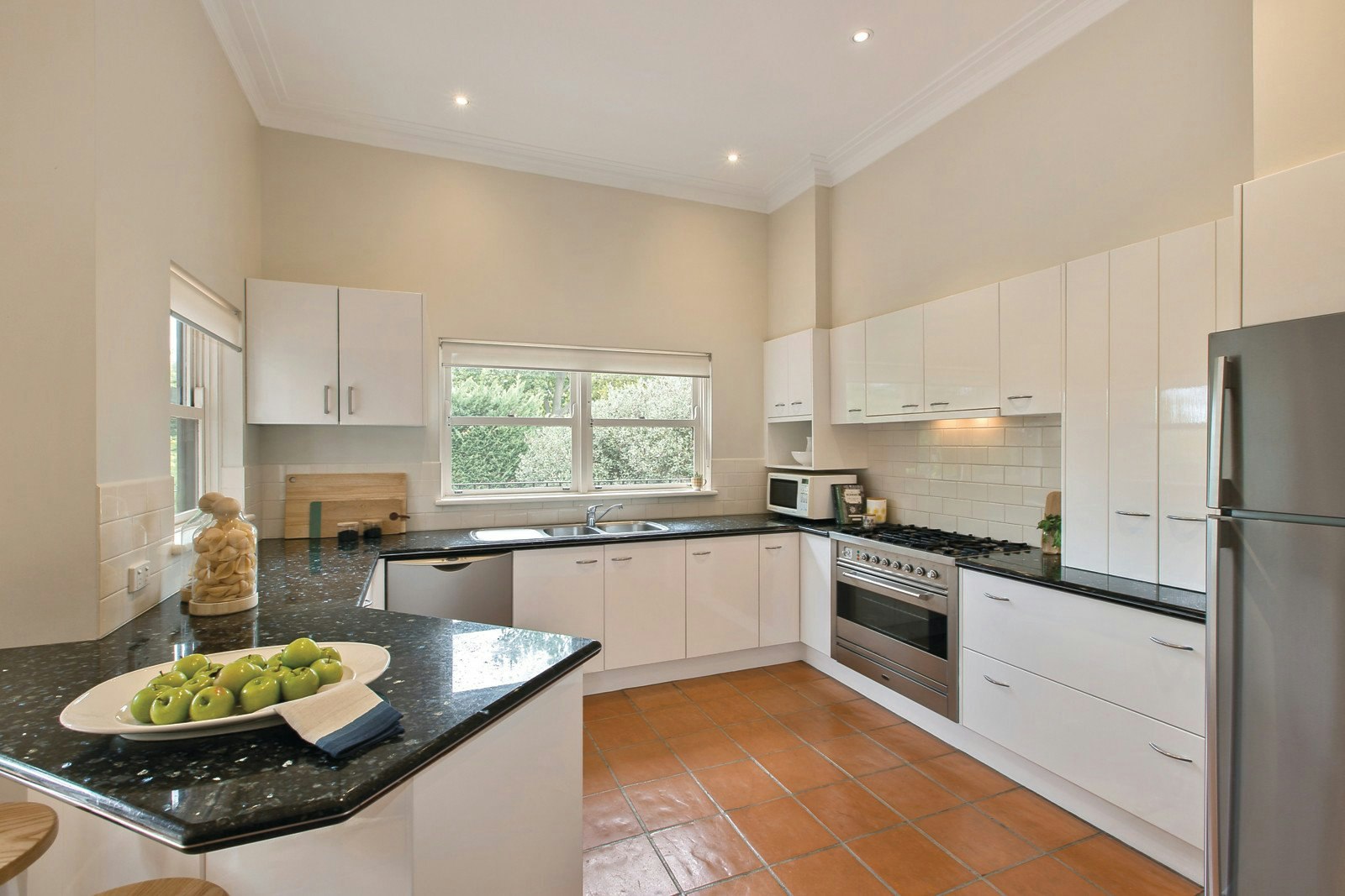 8 Boyanda Road, Glen Iris, VIC