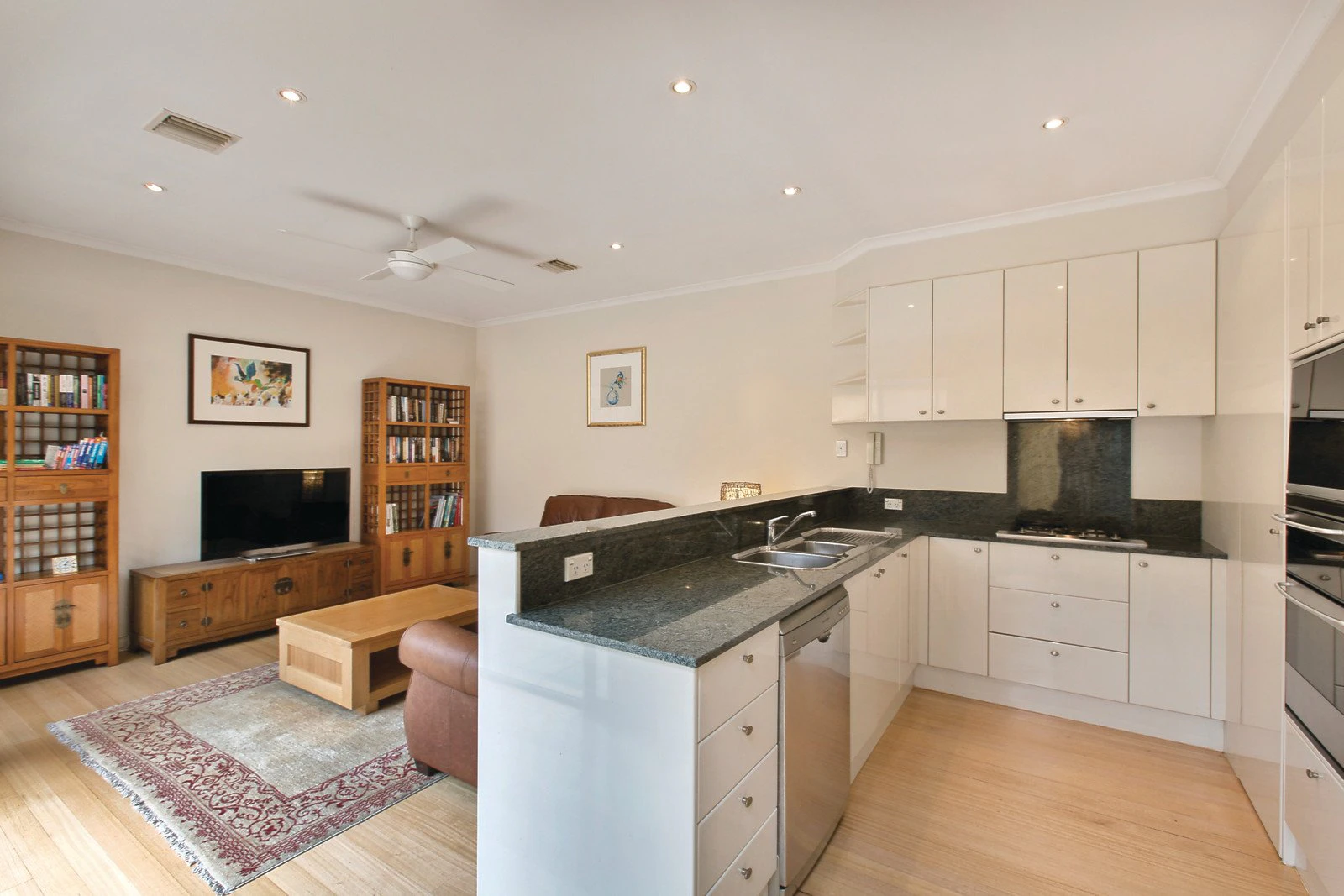 8 Beacon Road, Port Melbourne, VIC