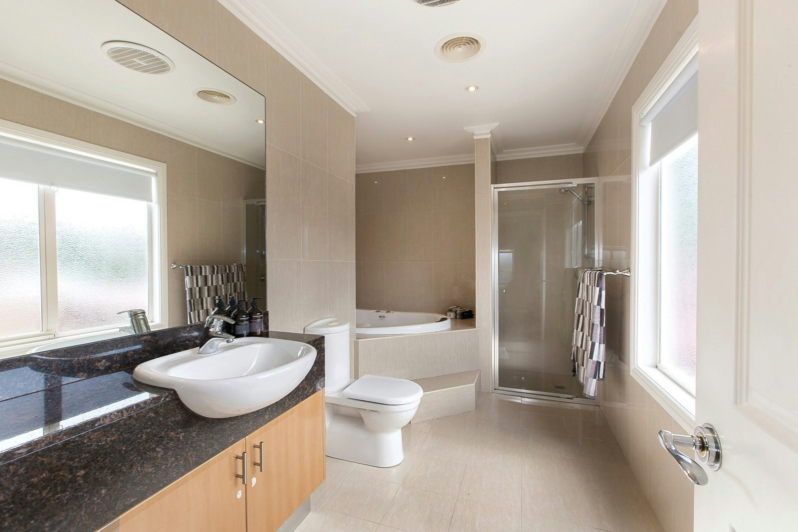 1/21 Woodlands Avenue, Kew East, VIC