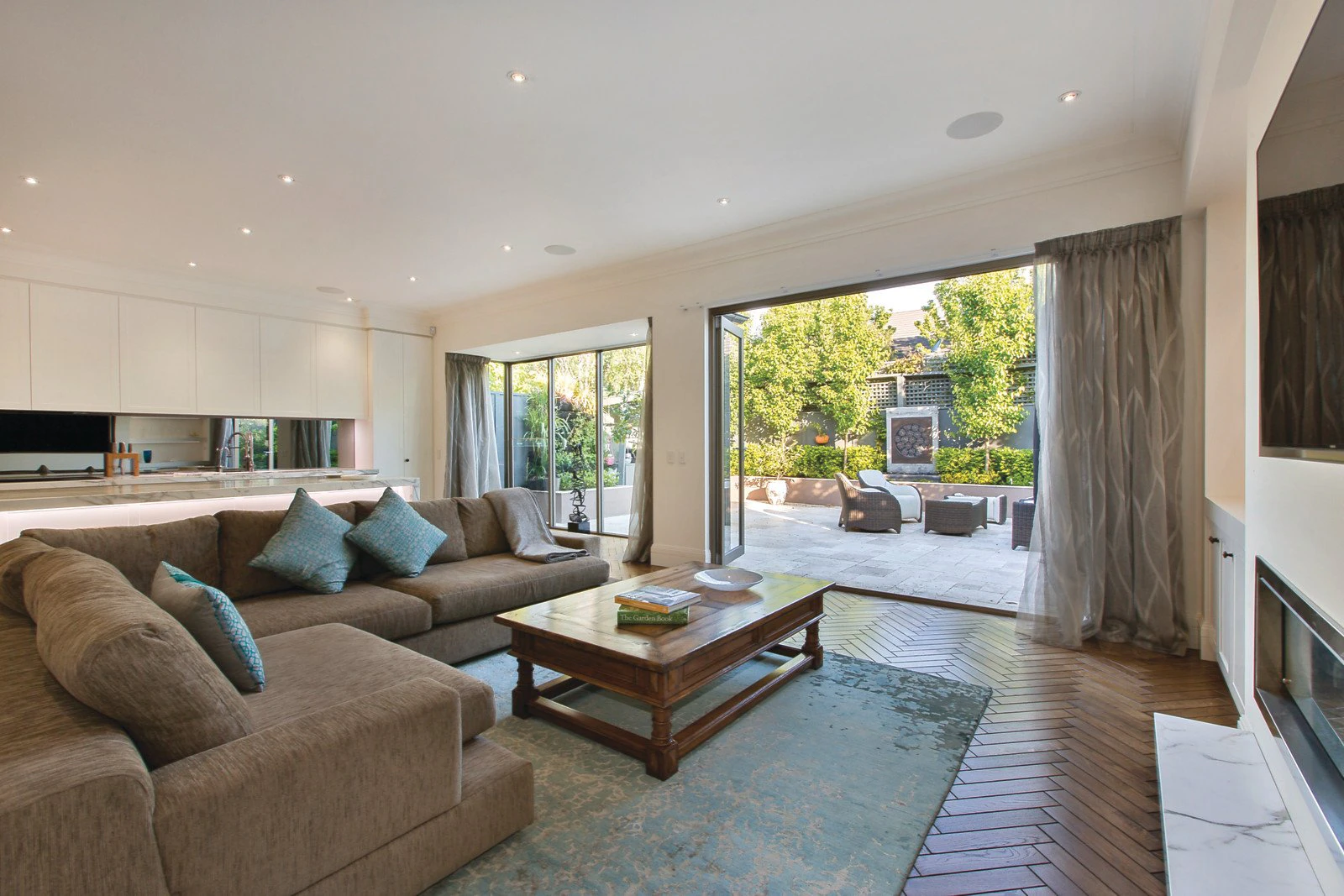 8 Carpenter Street, Brighton, VIC