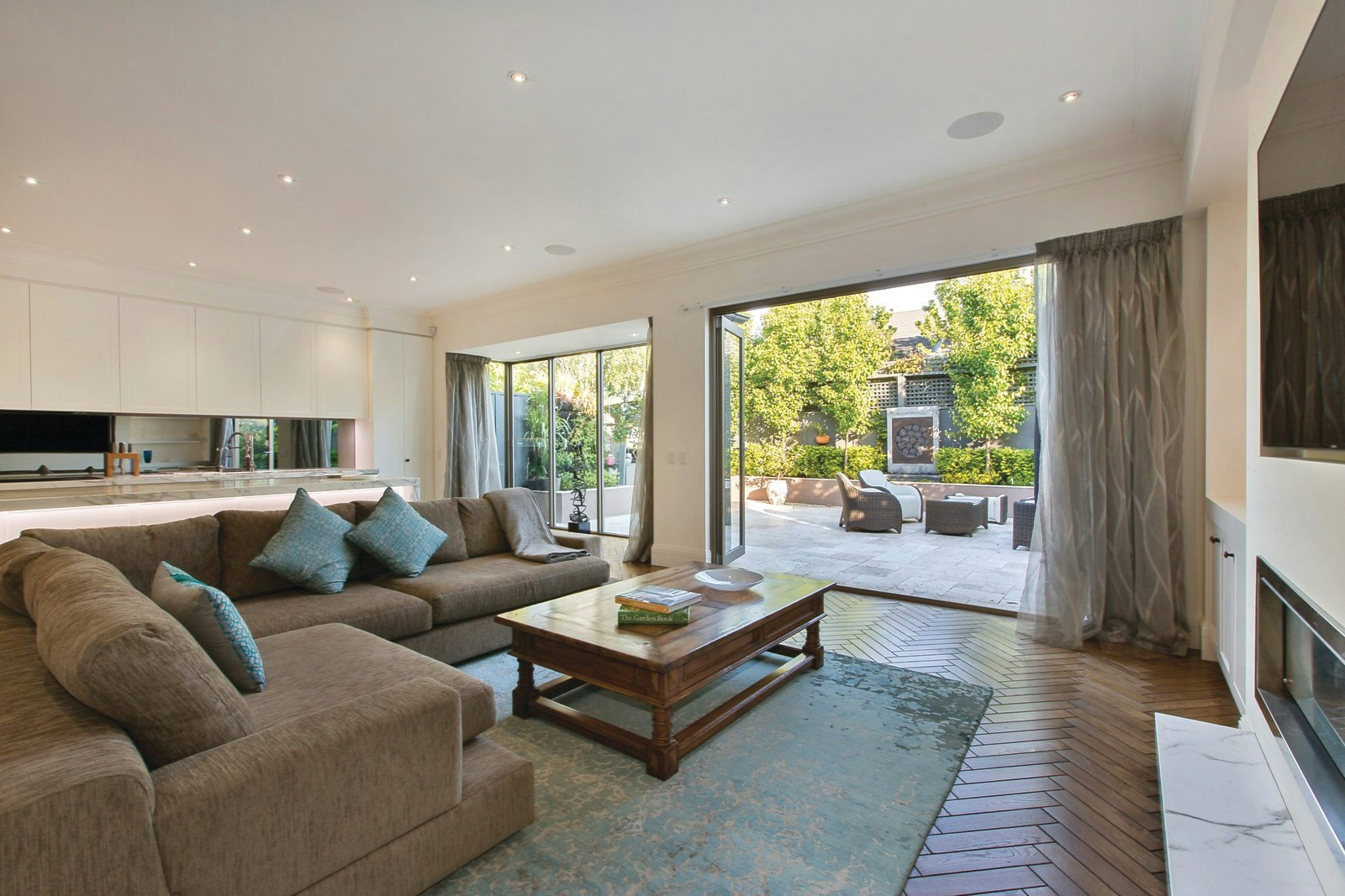 8 Carpenter Street, Brighton, VIC