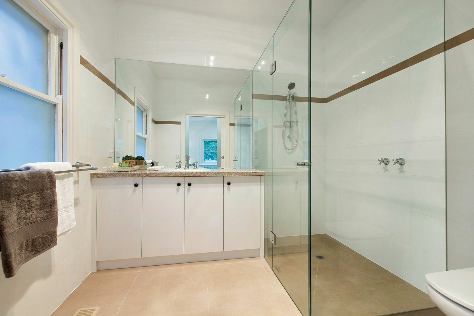 14 Benwerrin Road, Surrey Hills, VIC