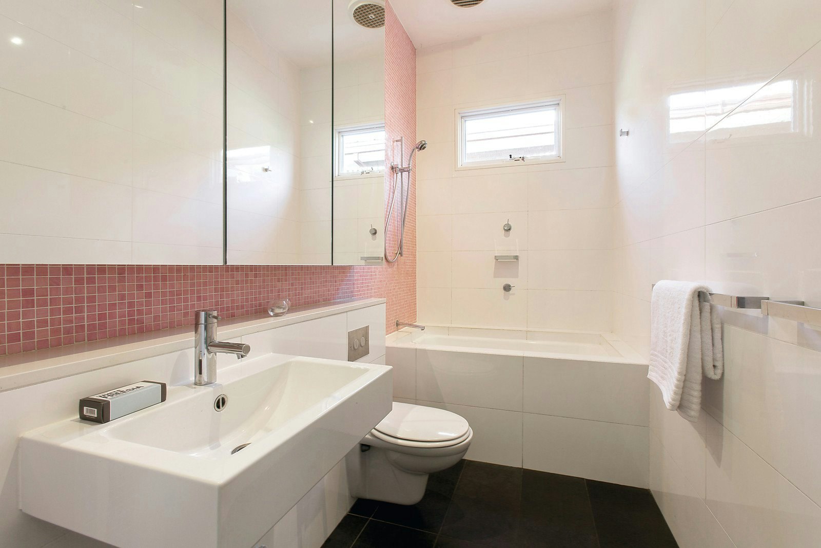 8 Lara Street, Malvern, VIC