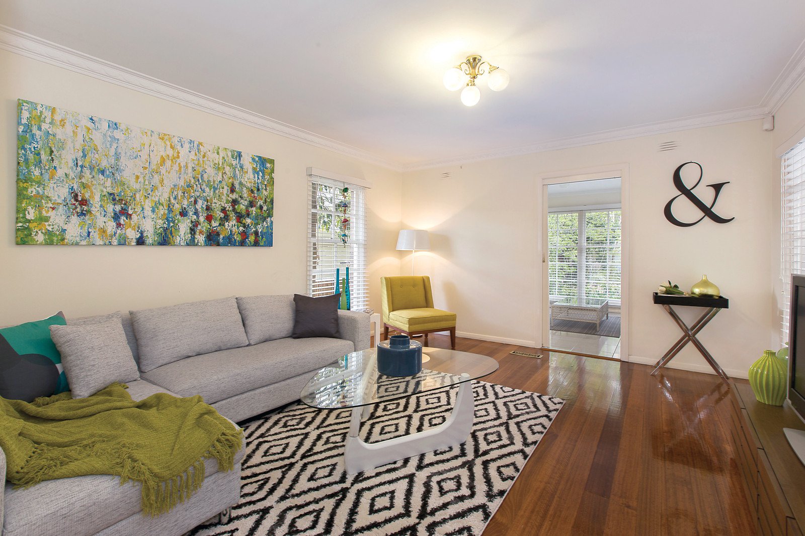 8 McCubbin Street, Kew East - Thumbnail 2