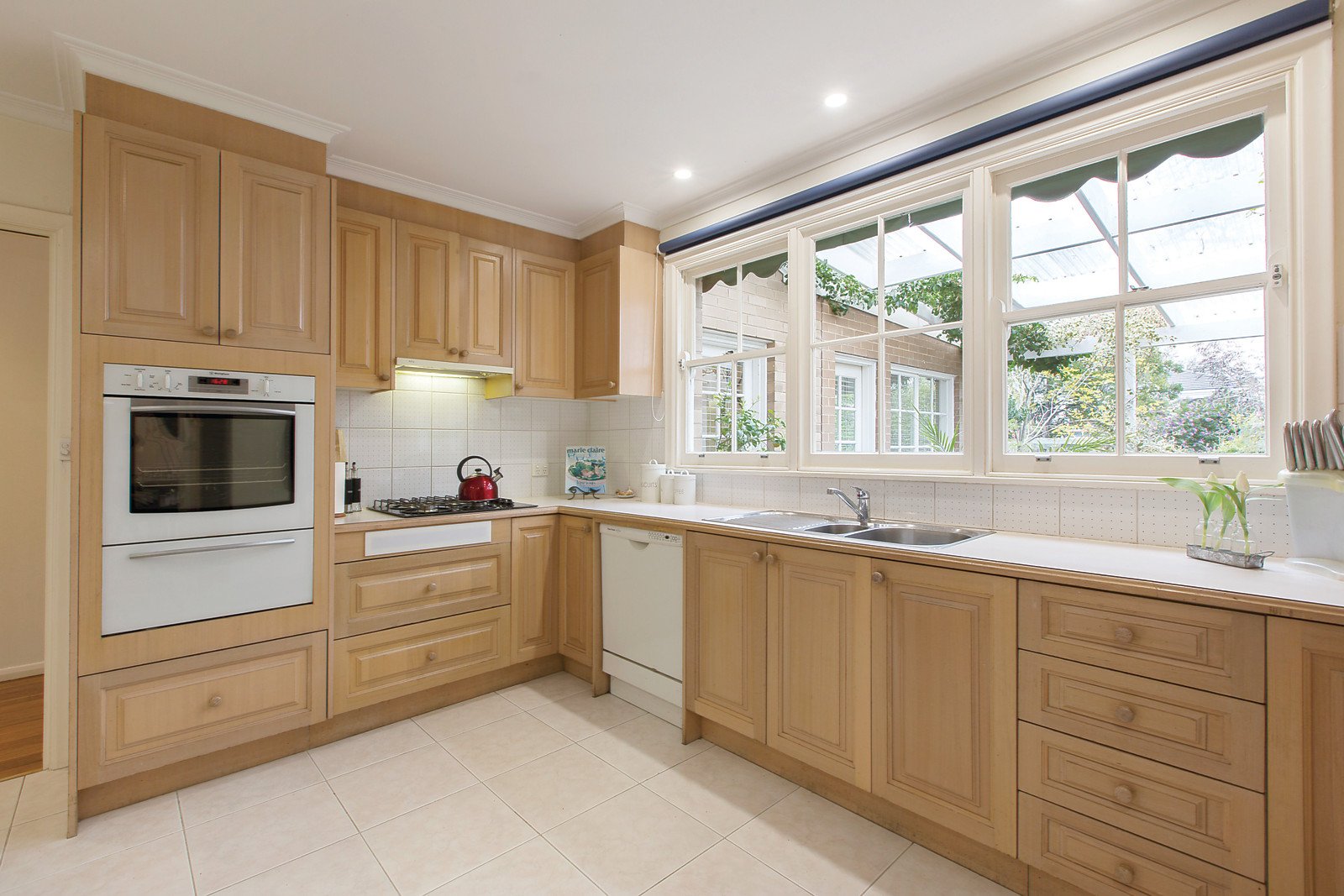 8 McCubbin Street, Kew East - Thumbnail 8