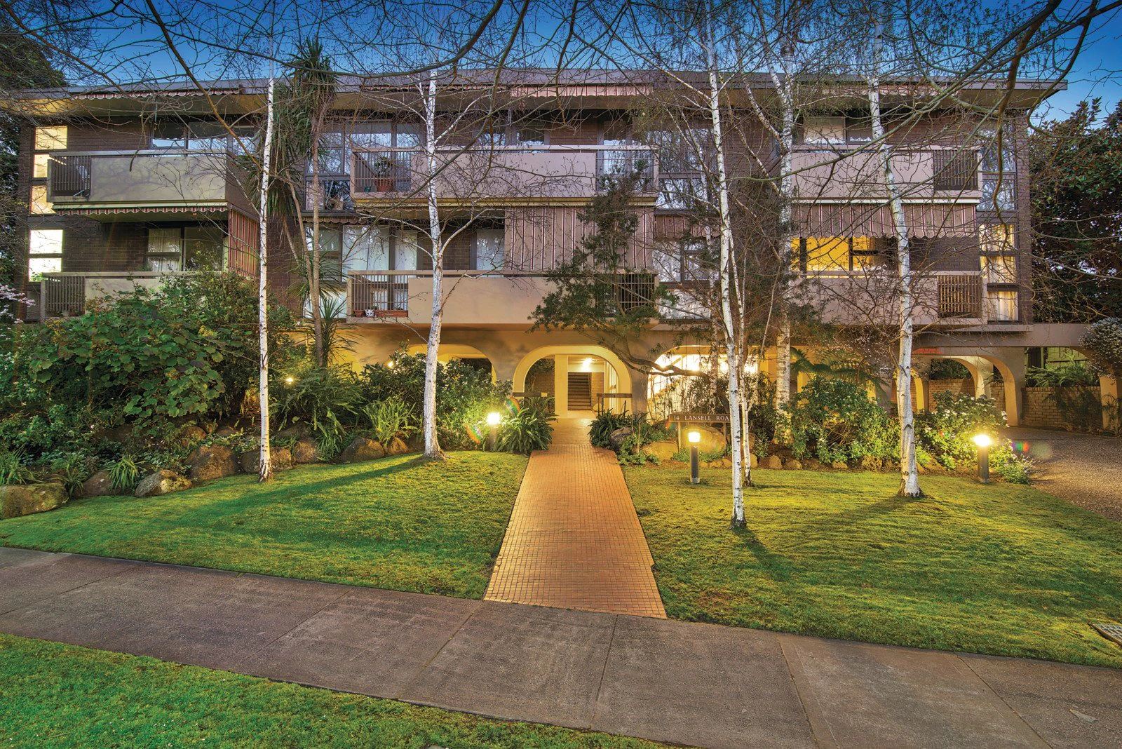2/14 Lansell Road, Toorak, VIC