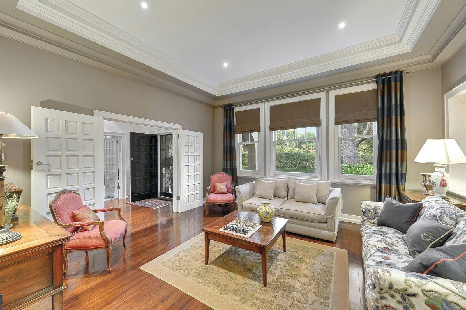 33 Avenue Athol, Canterbury, VIC