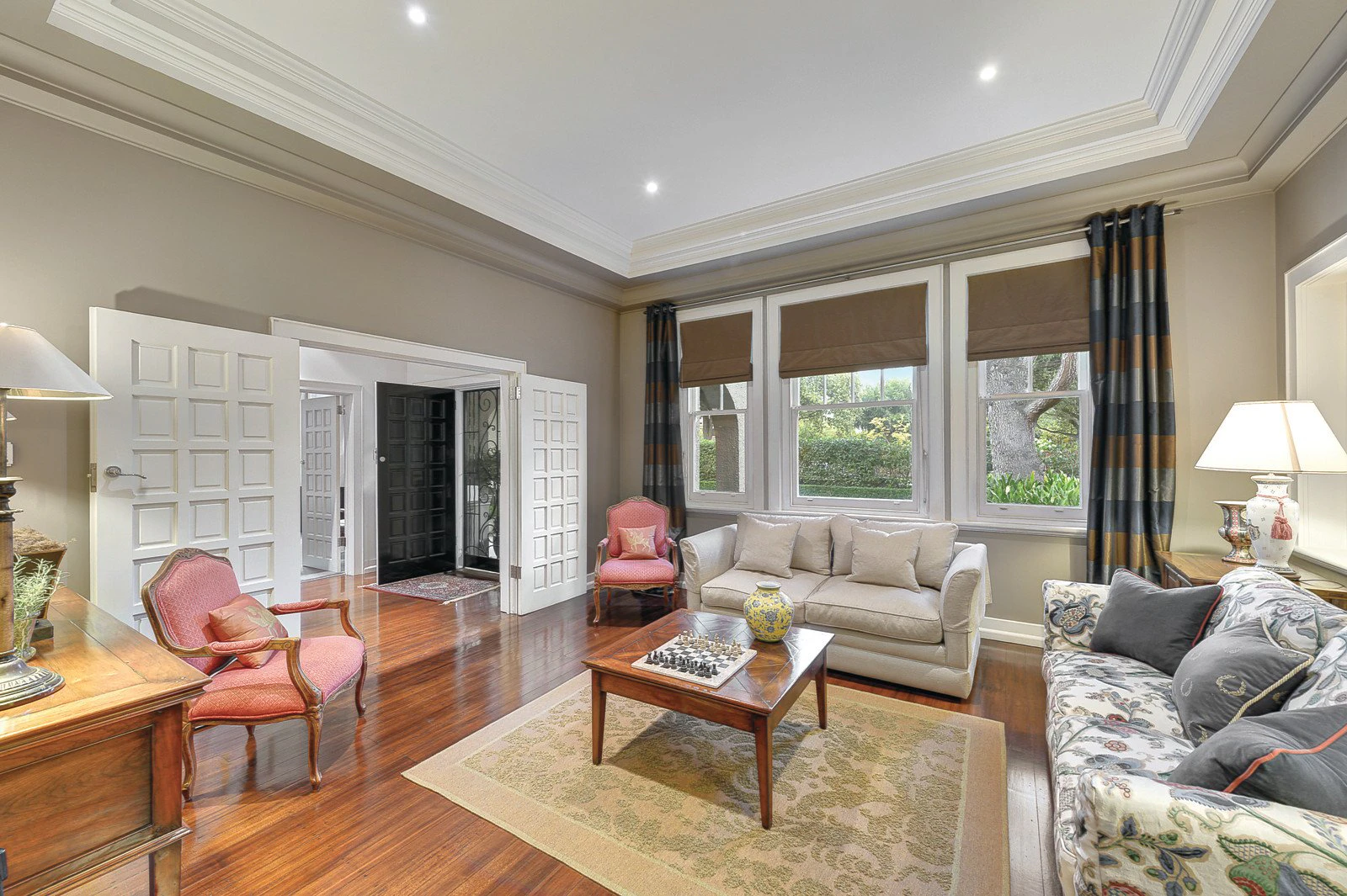 33 Avenue Athol, Canterbury, VIC