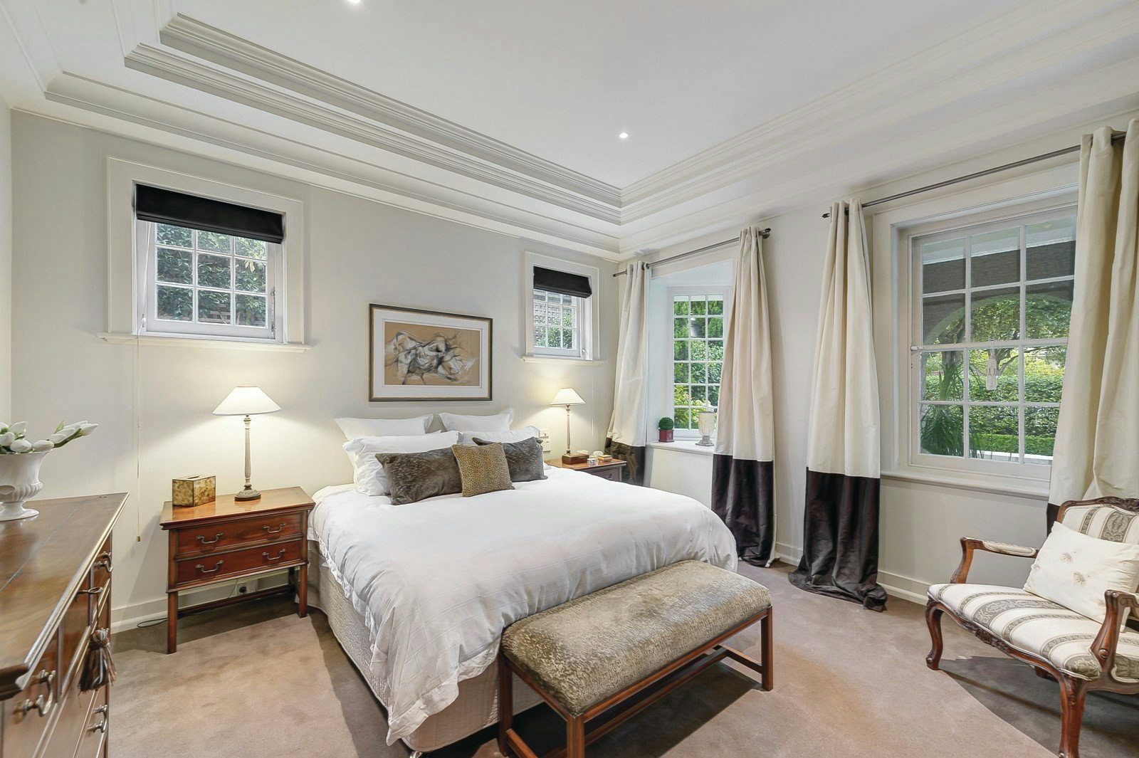 33 Avenue Athol, Canterbury, VIC