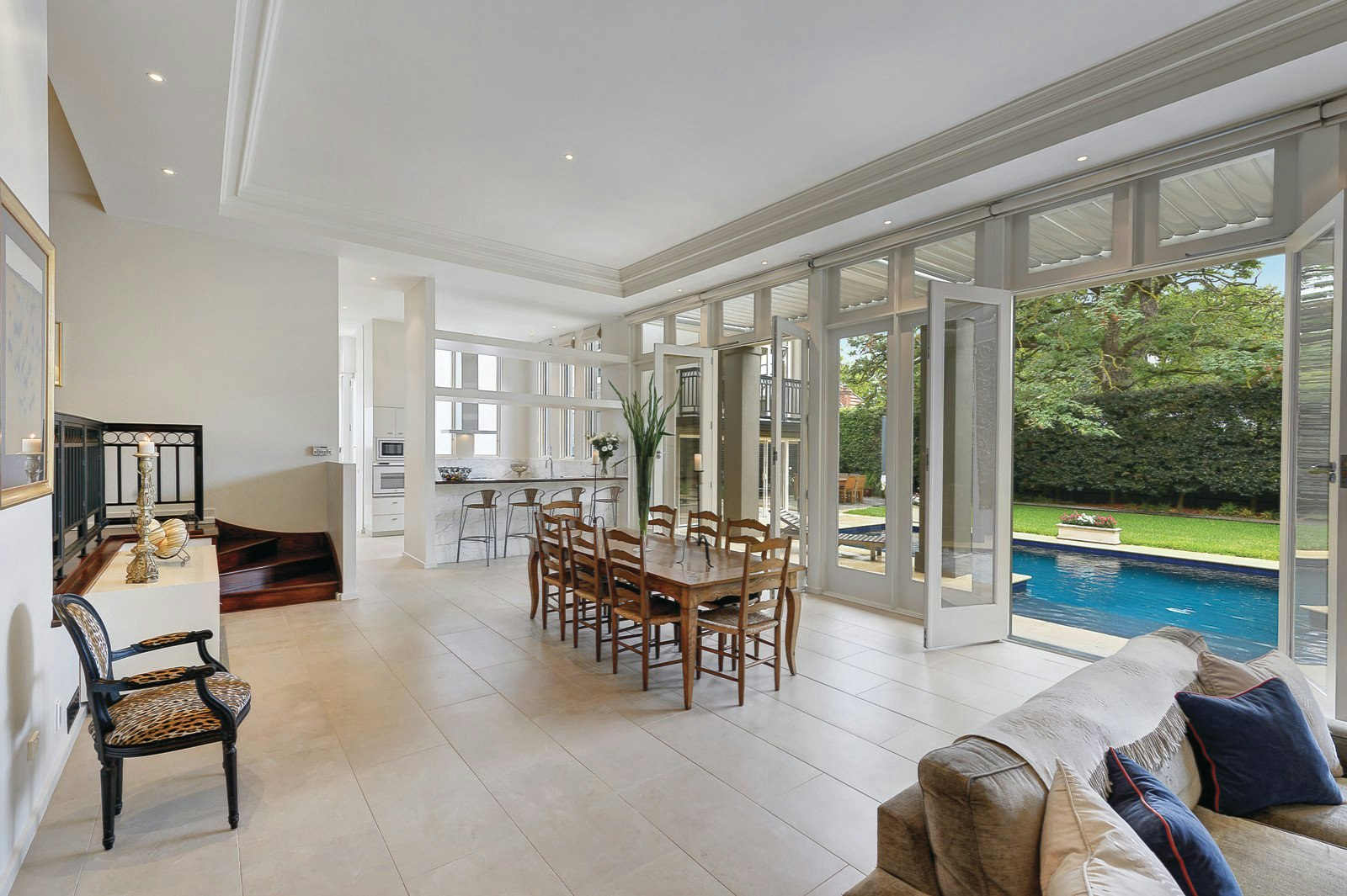 33 Avenue Athol, Canterbury, VIC