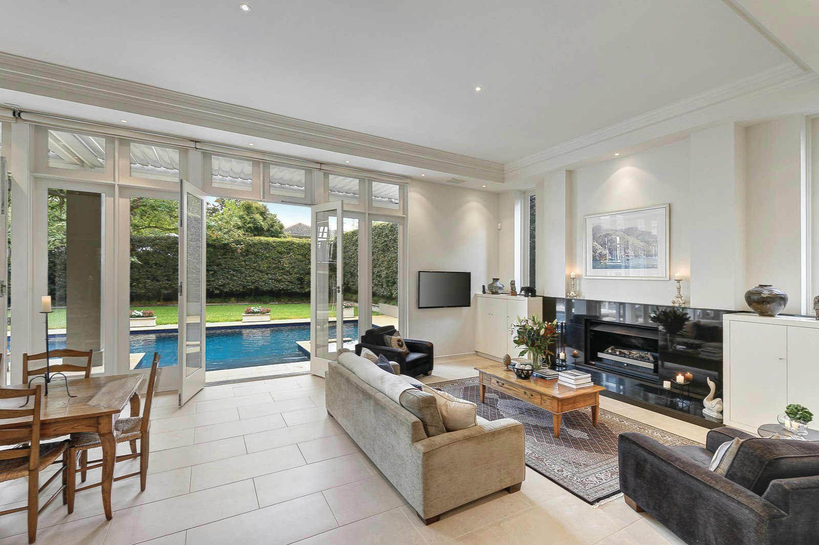 33 Avenue Athol, Canterbury, VIC