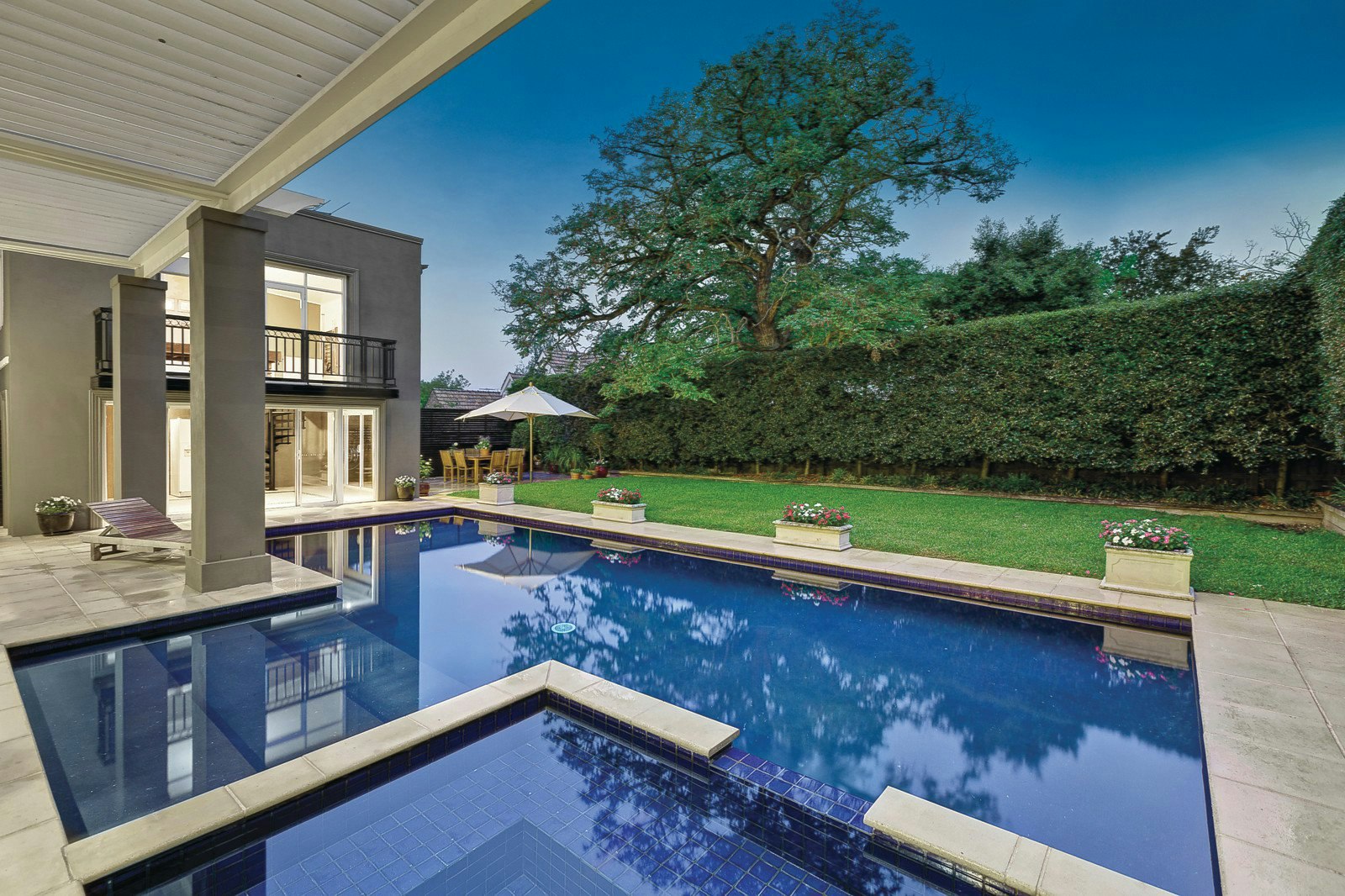 33 Avenue Athol, Canterbury, VIC