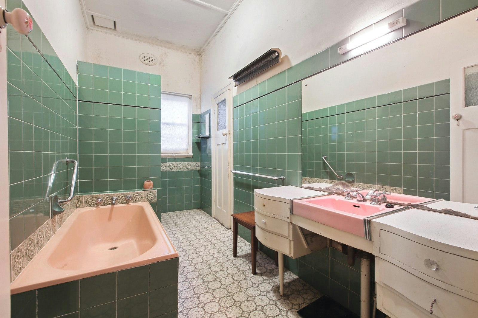 132 Alma Road, St Kilda East, VIC