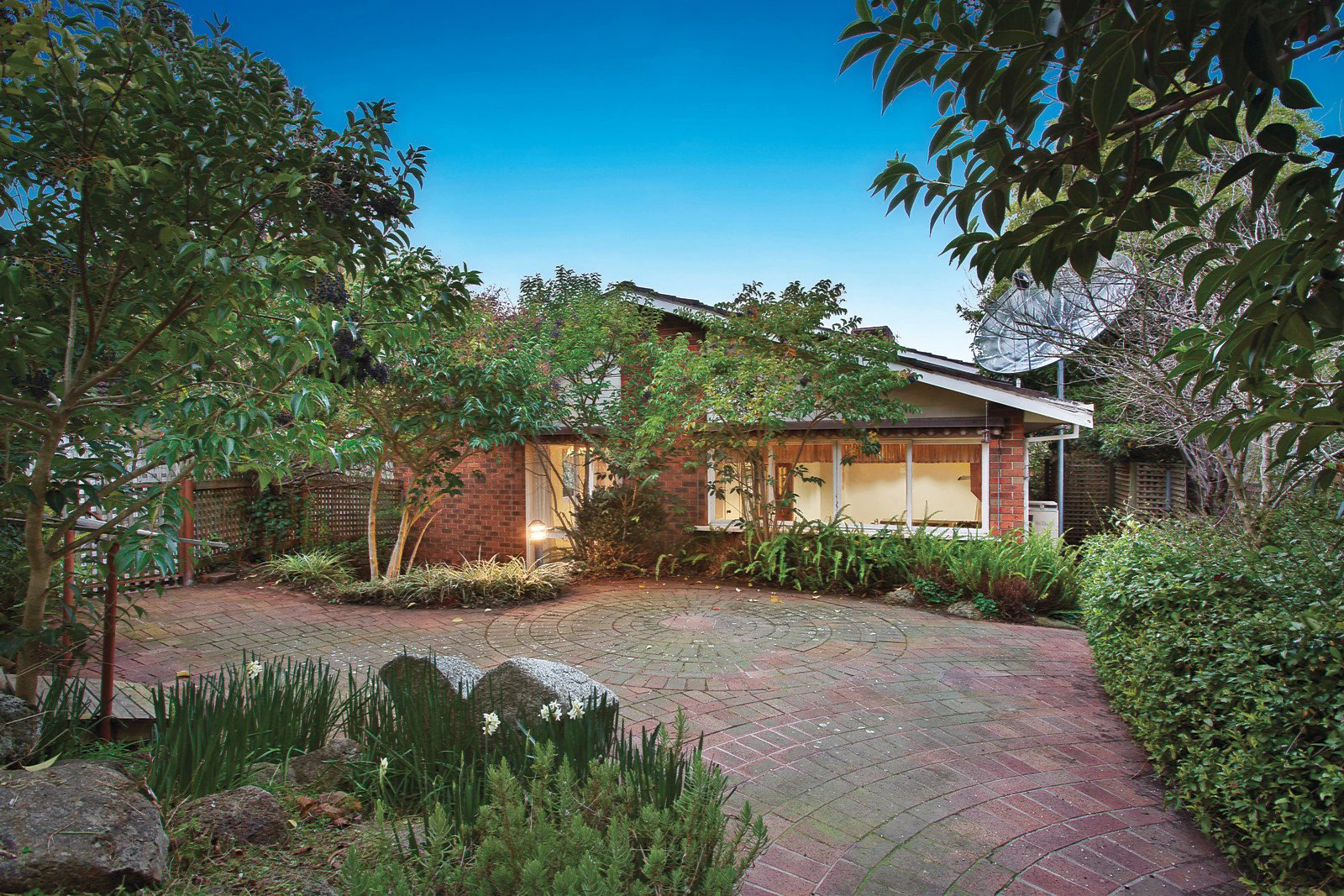 16 Glendale Street, Surrey Hills, VIC