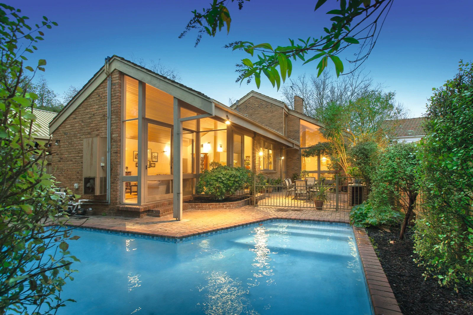 15 Stanley Grove, Canterbury, VIC