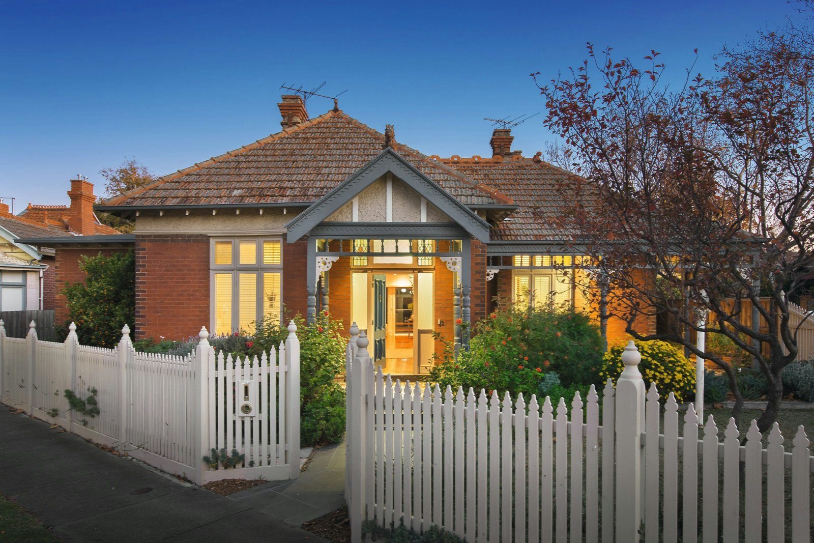 2 Valentine Grove, Armadale, VIC