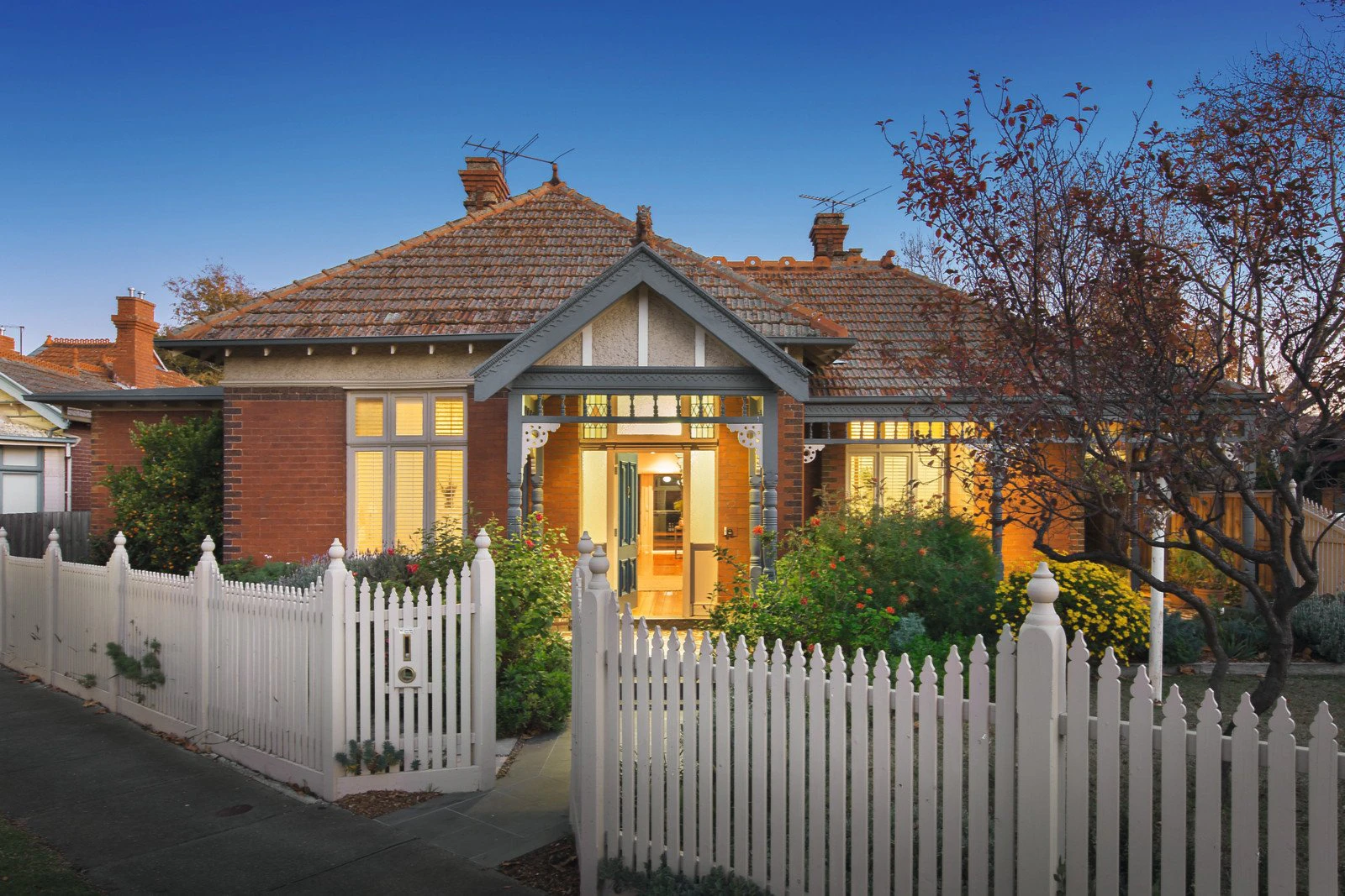 2 Valentine Grove, Armadale, VIC