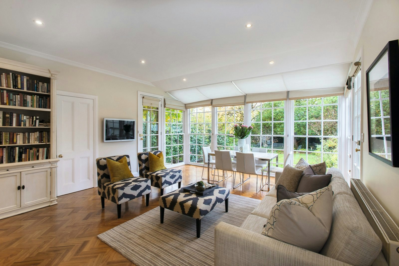 6 Lewes Drive, Malvern East, VIC