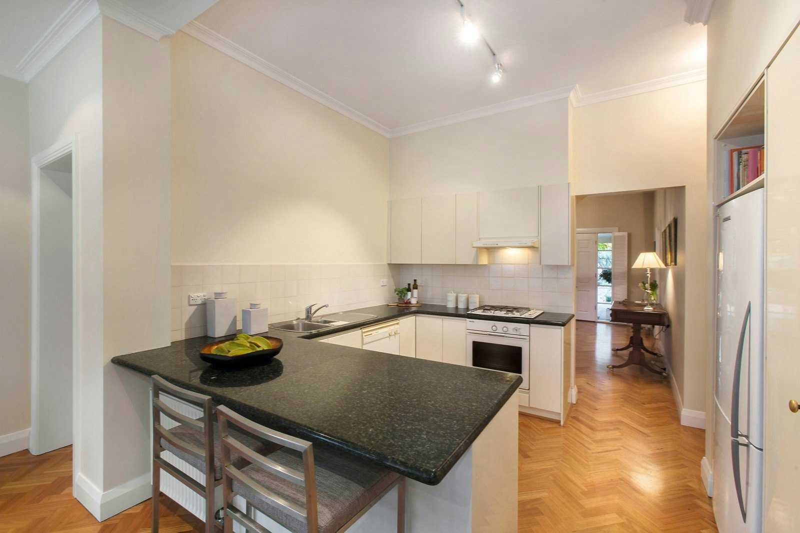 6 Lewes Drive, Malvern East, VIC