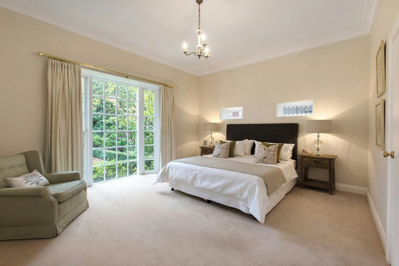 6 Lewes Drive, Malvern East, VIC