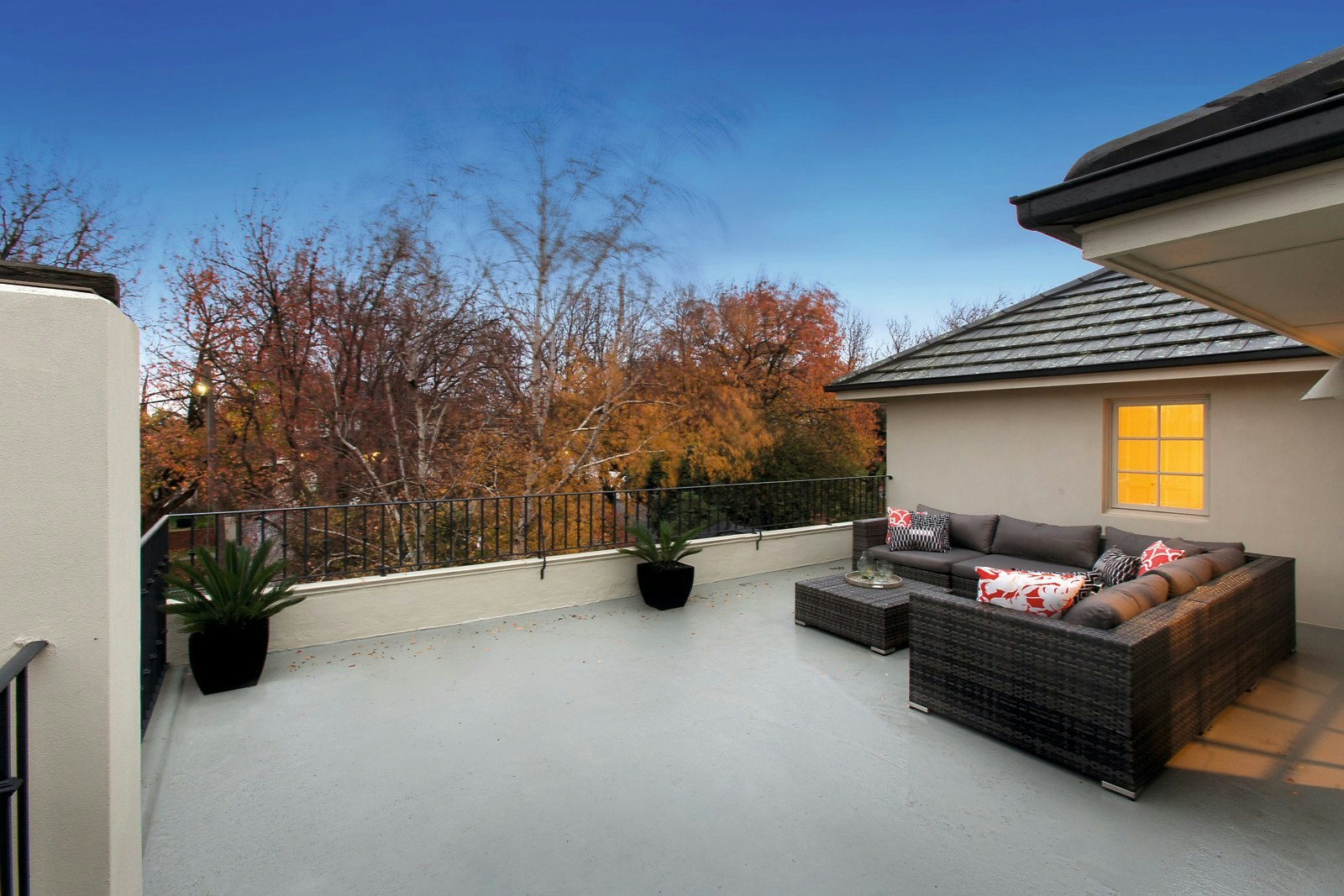 6 Lewes Drive, Malvern East, VIC