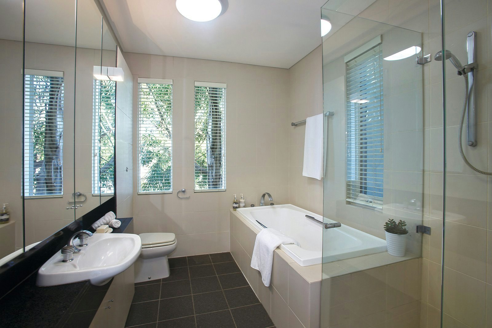 16 Garden Avenue, Brighton East, VIC