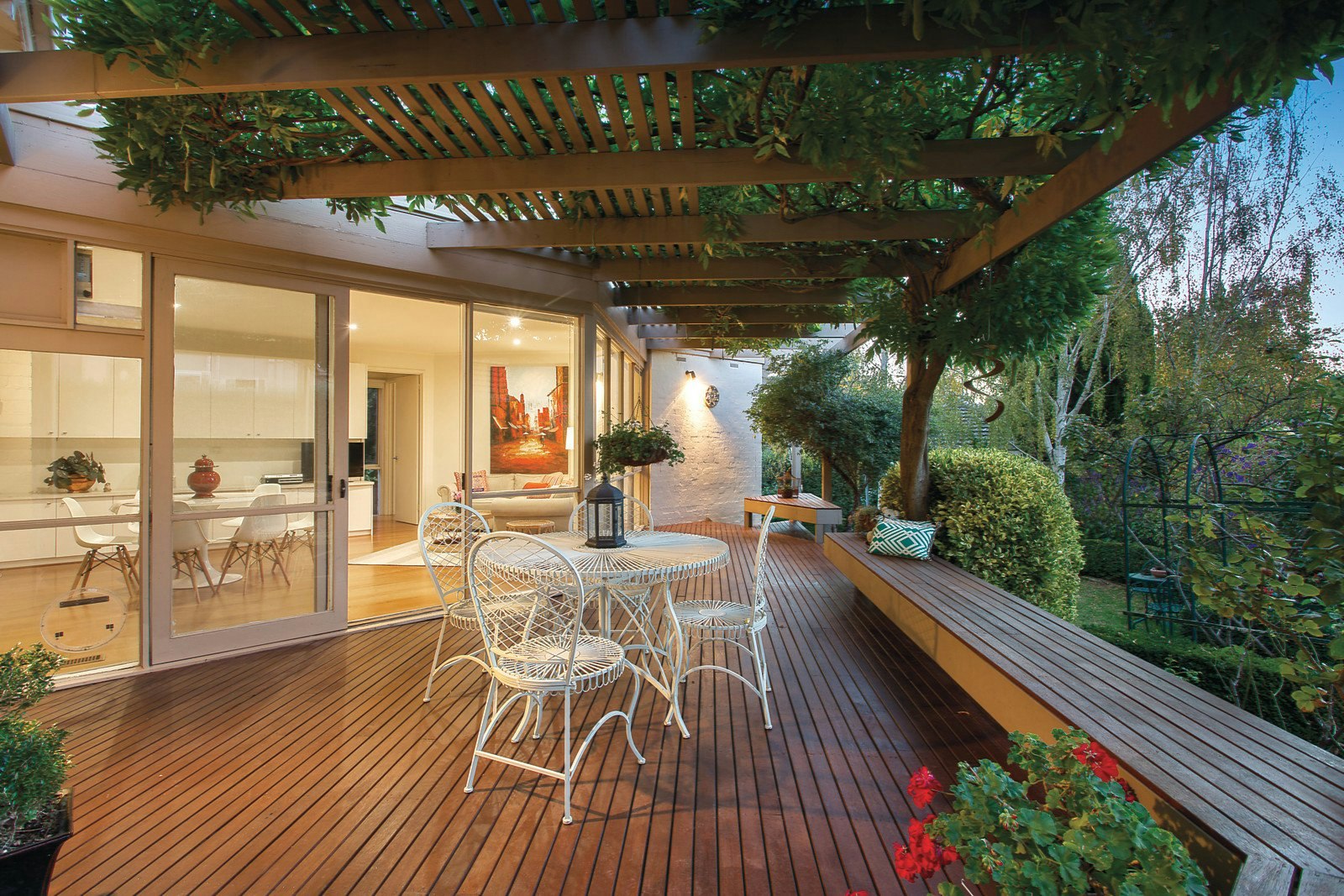 21 Avenue Athol, Canterbury, VIC