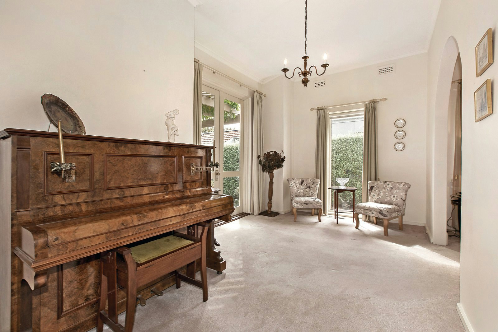 21 Avenue Athol, Canterbury, VIC