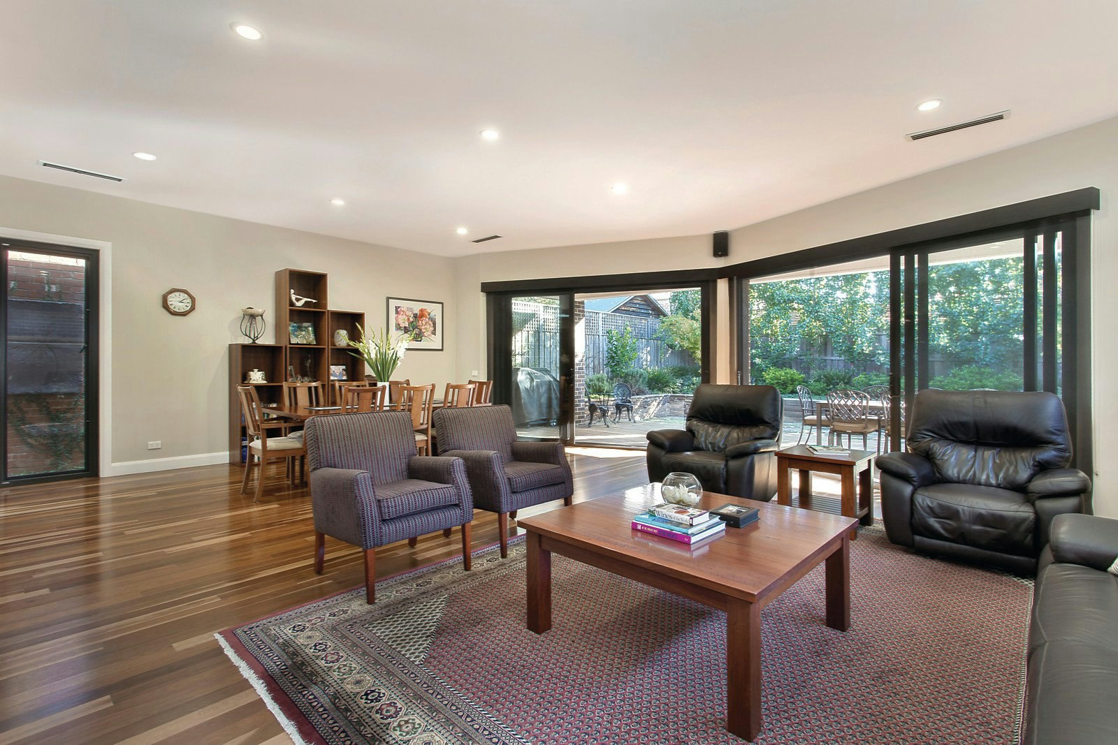 11 St James Avenue, Mont Albert, VIC