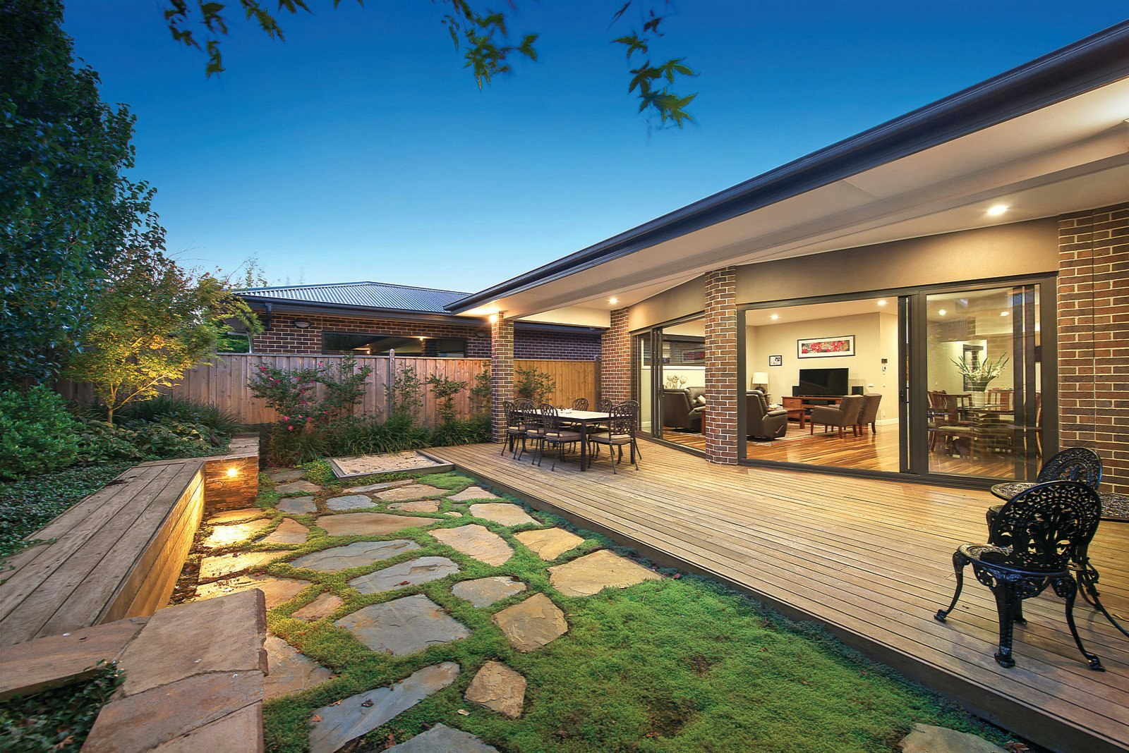 11 St James Avenue, Mont Albert, VIC