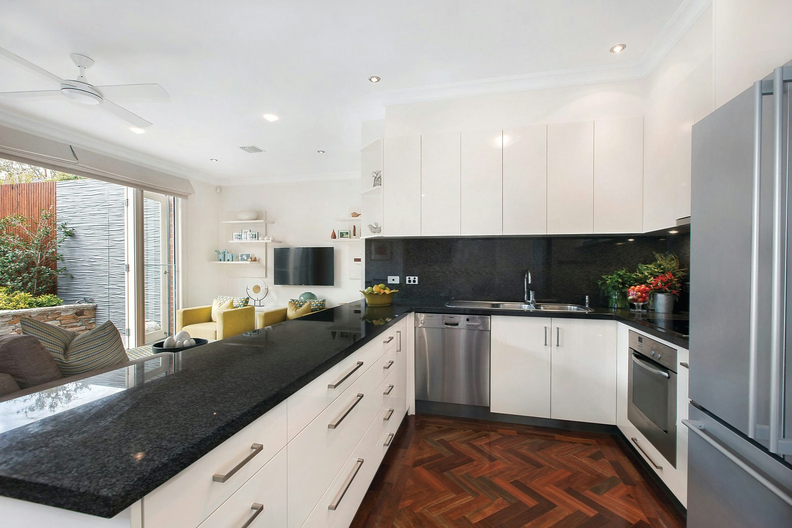 2/11 Tollington Avenue, Malvern East, VIC