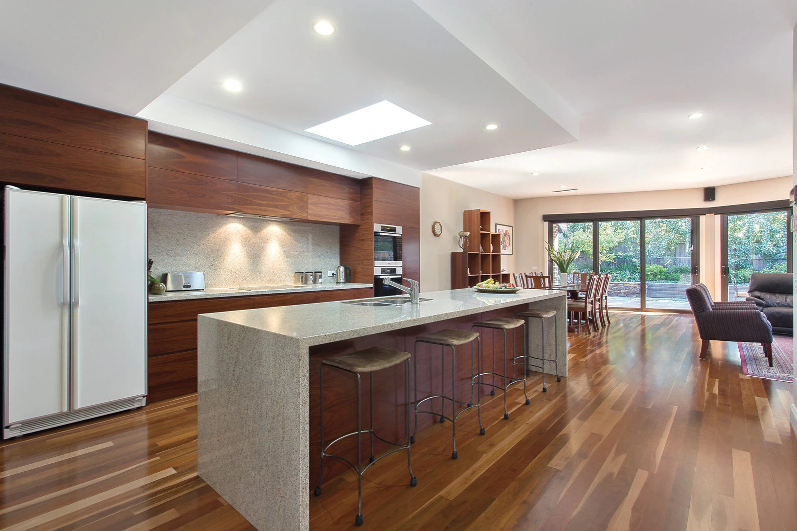 11 St James Avenue, Mont Albert, VIC