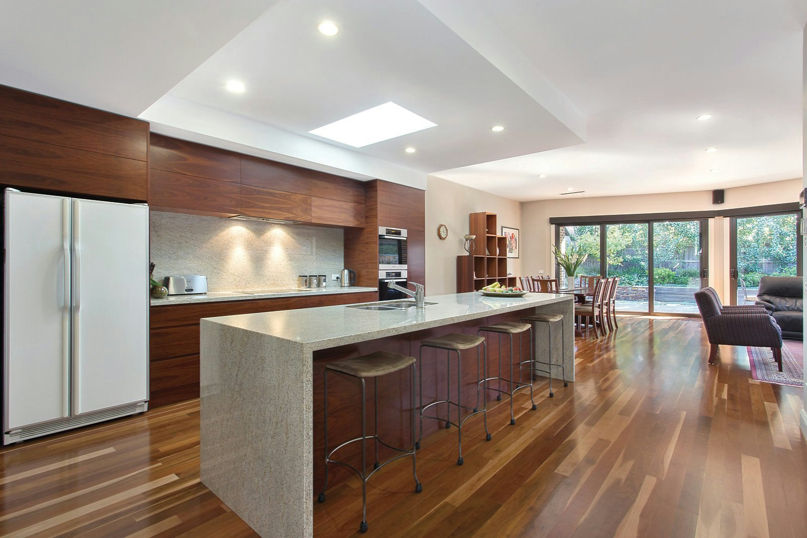 11 St James Avenue, Mont Albert, VIC