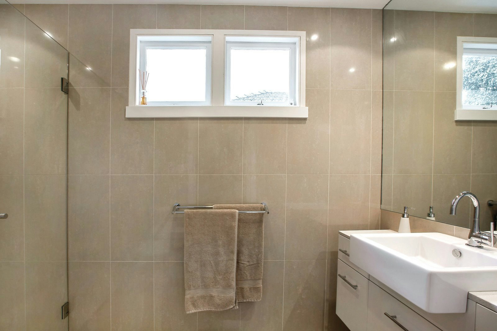 25 Hillside Parade, Glen Iris, VIC