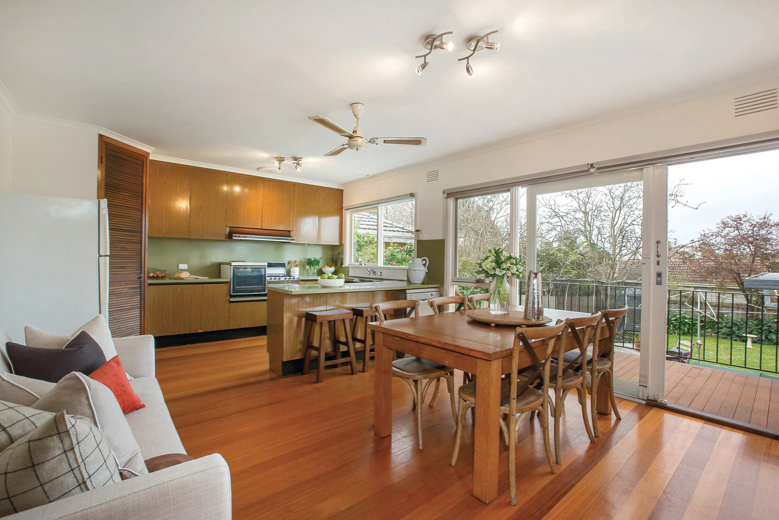 25 Hillside Parade, Glen Iris, VIC