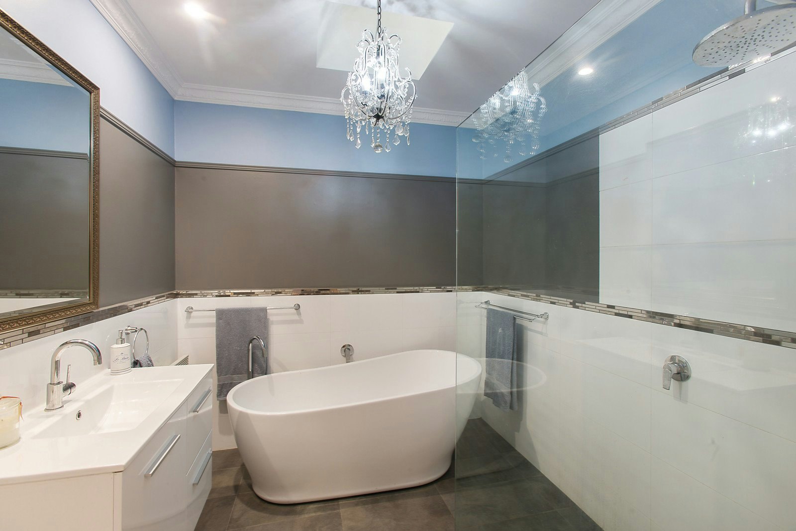 1 Kingston Road, Surrey Hills, VIC